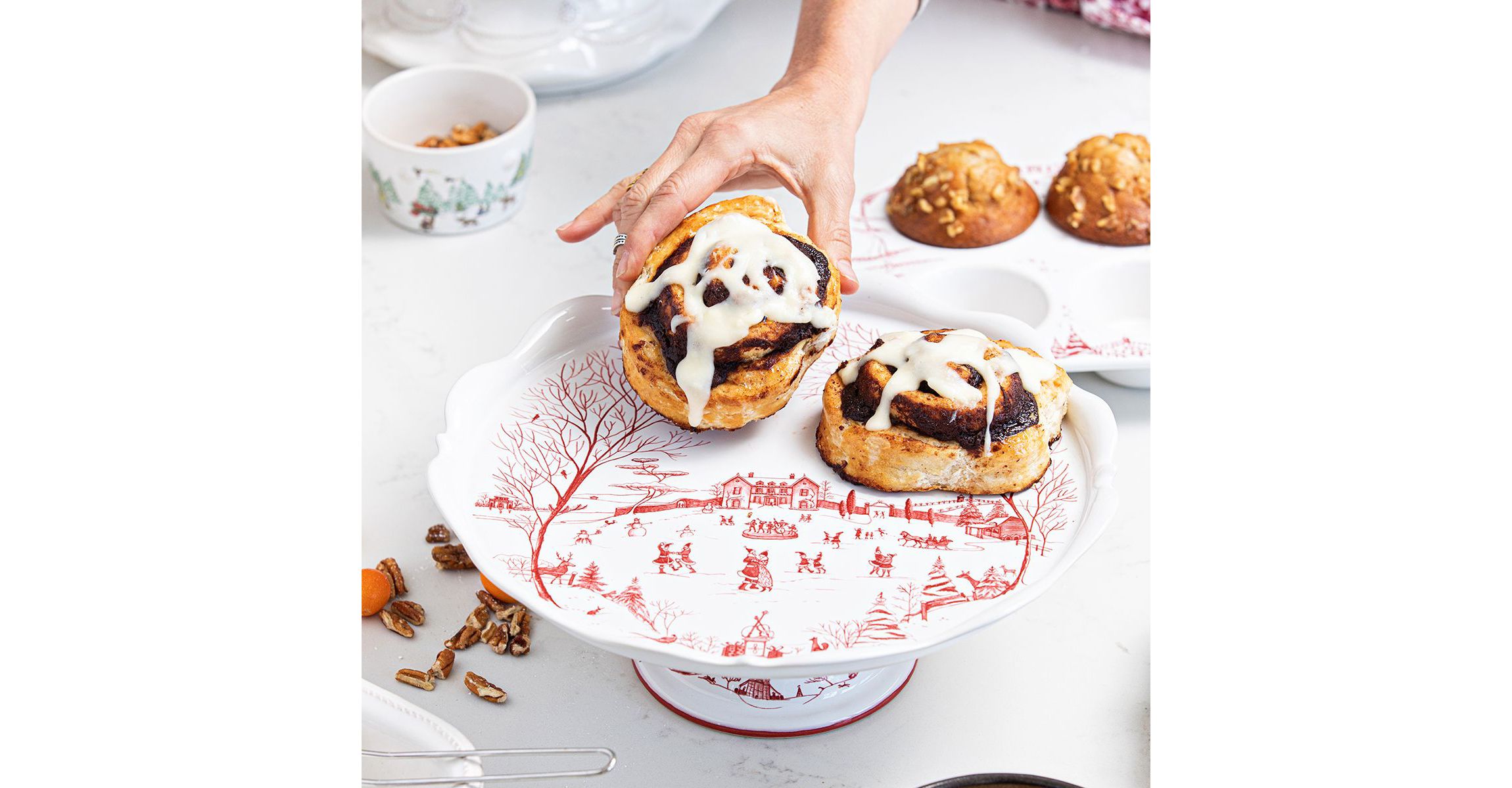 Country Estate Winter Frolic Cake Stand