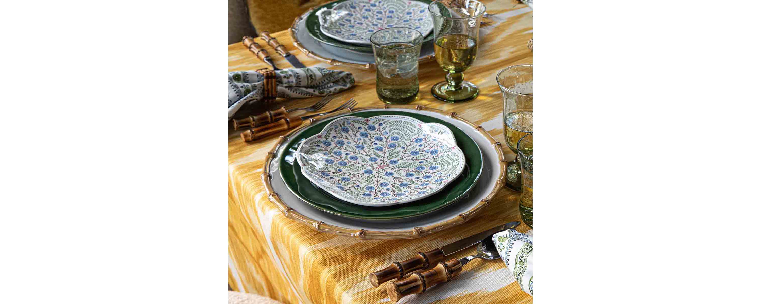 Villa Seville Scalloped Dessert/Salad Plate - Chambray