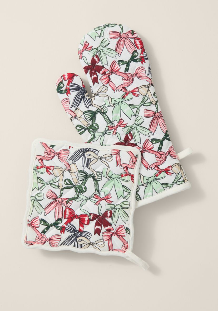 Sewing Down South x Crown & Ivy™ Sew Merry Oven Mitt