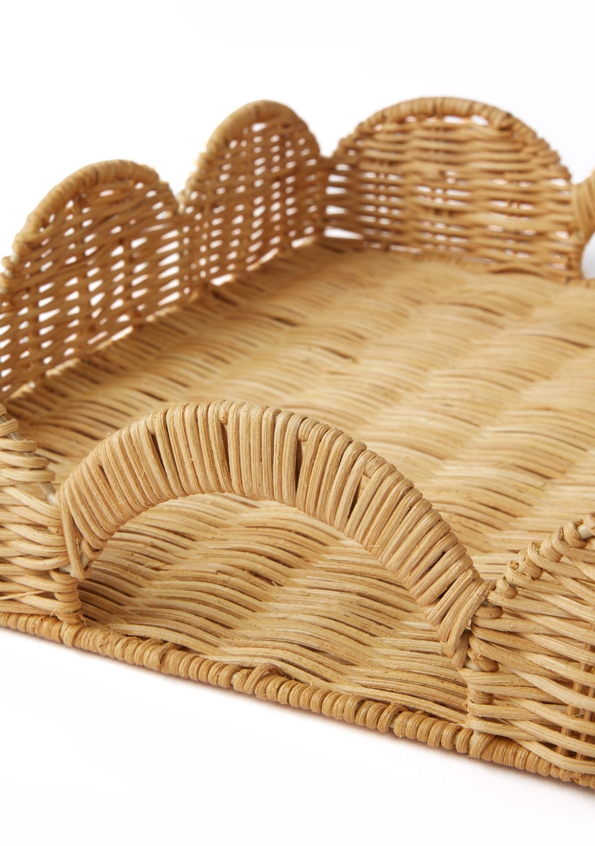 Rattan Scalloped Decorative Serve Tray