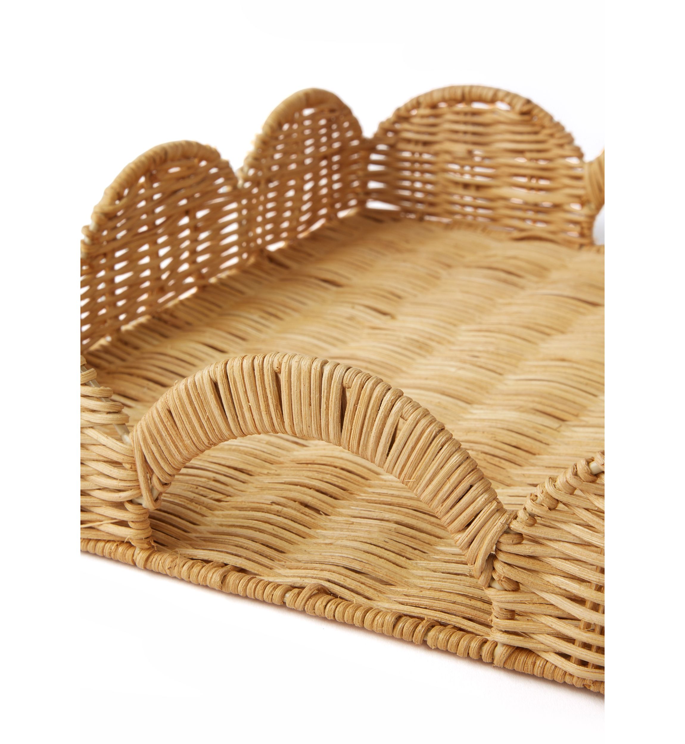 Rattan Scalloped Decorative Serve Tray
