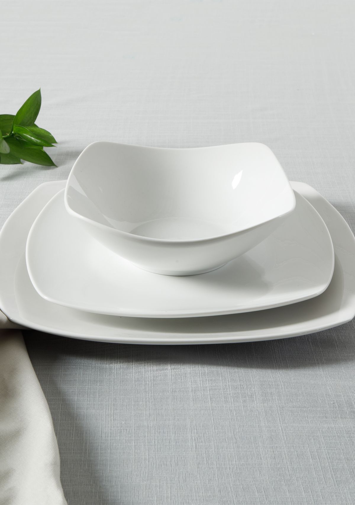 12 Piece Signature White Soft Square Plates