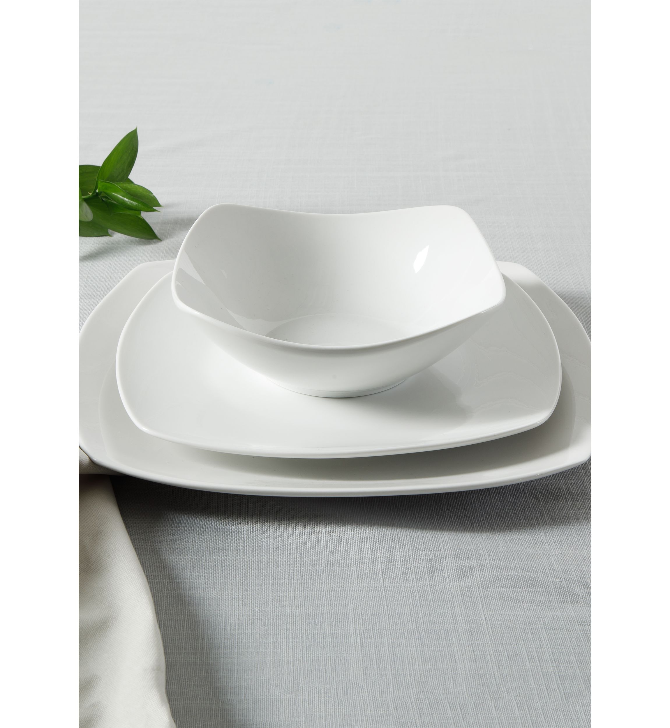 12 Piece Signature White Soft Square Plates