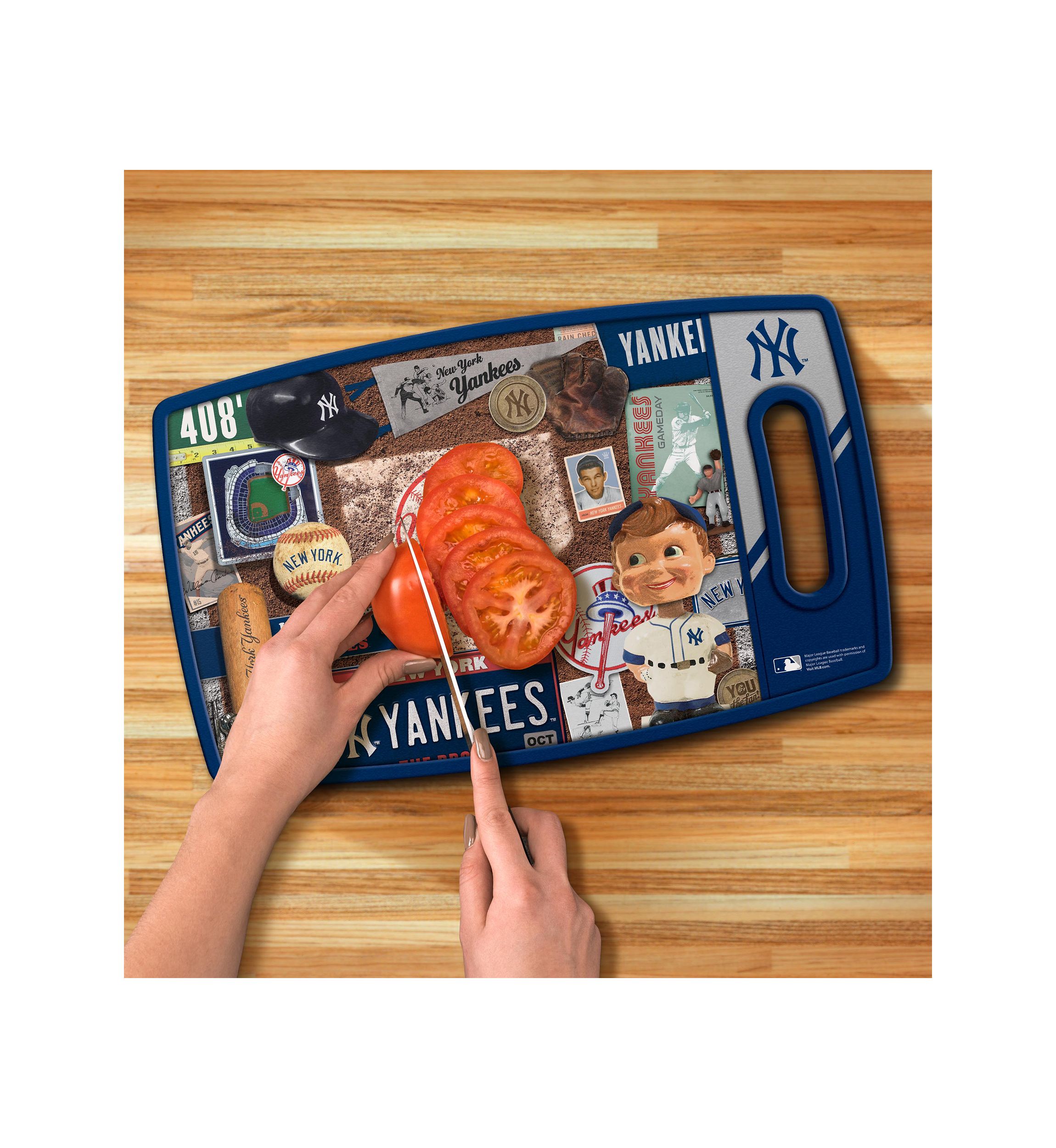 YouTheFan MLB New York Yankees Retro Series Cutting Board