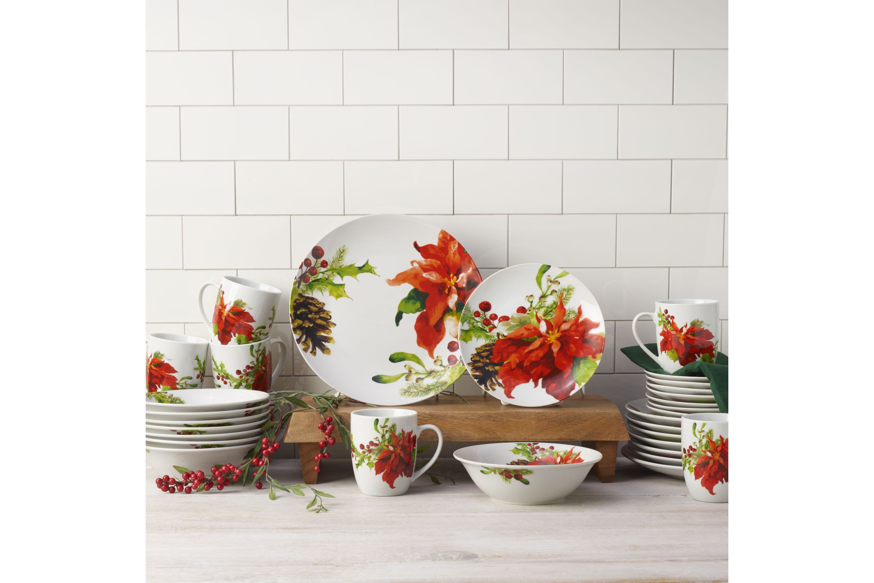 Holiday Home 32-pc Dinnerware Set, Service for 8
