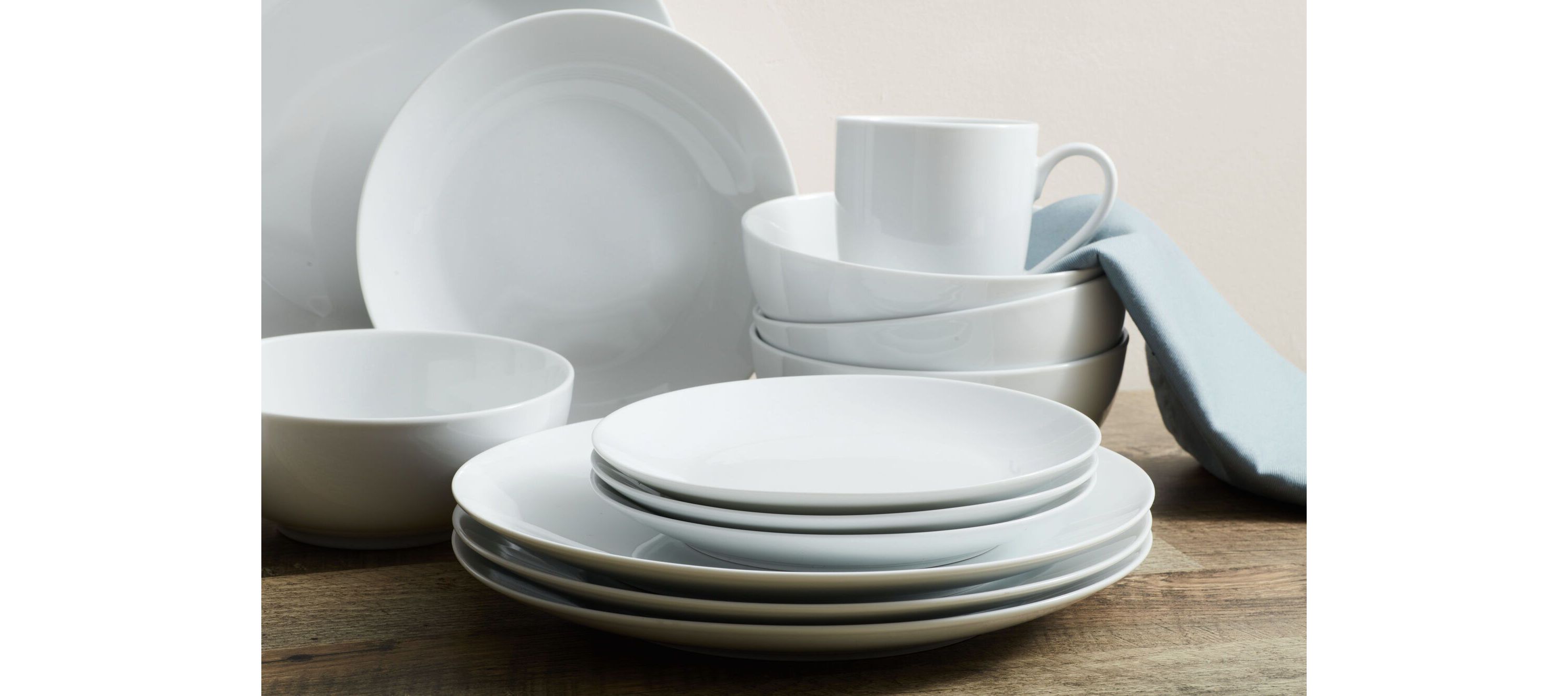 Everyday White Coupe by  16 Piece Dinnerware Set, Service for 4