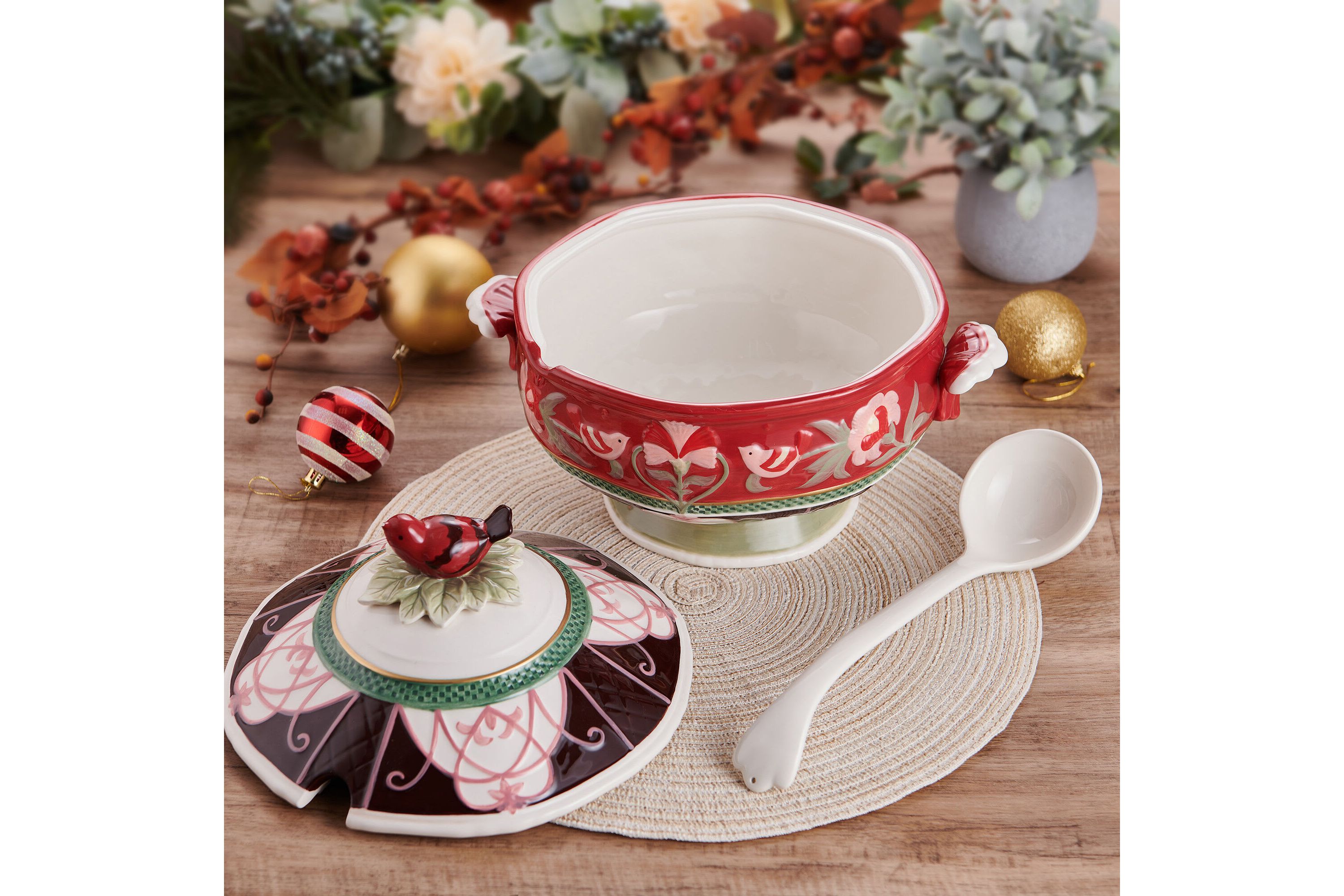 Chalet 3-qt Soup Tureen w/Ladle