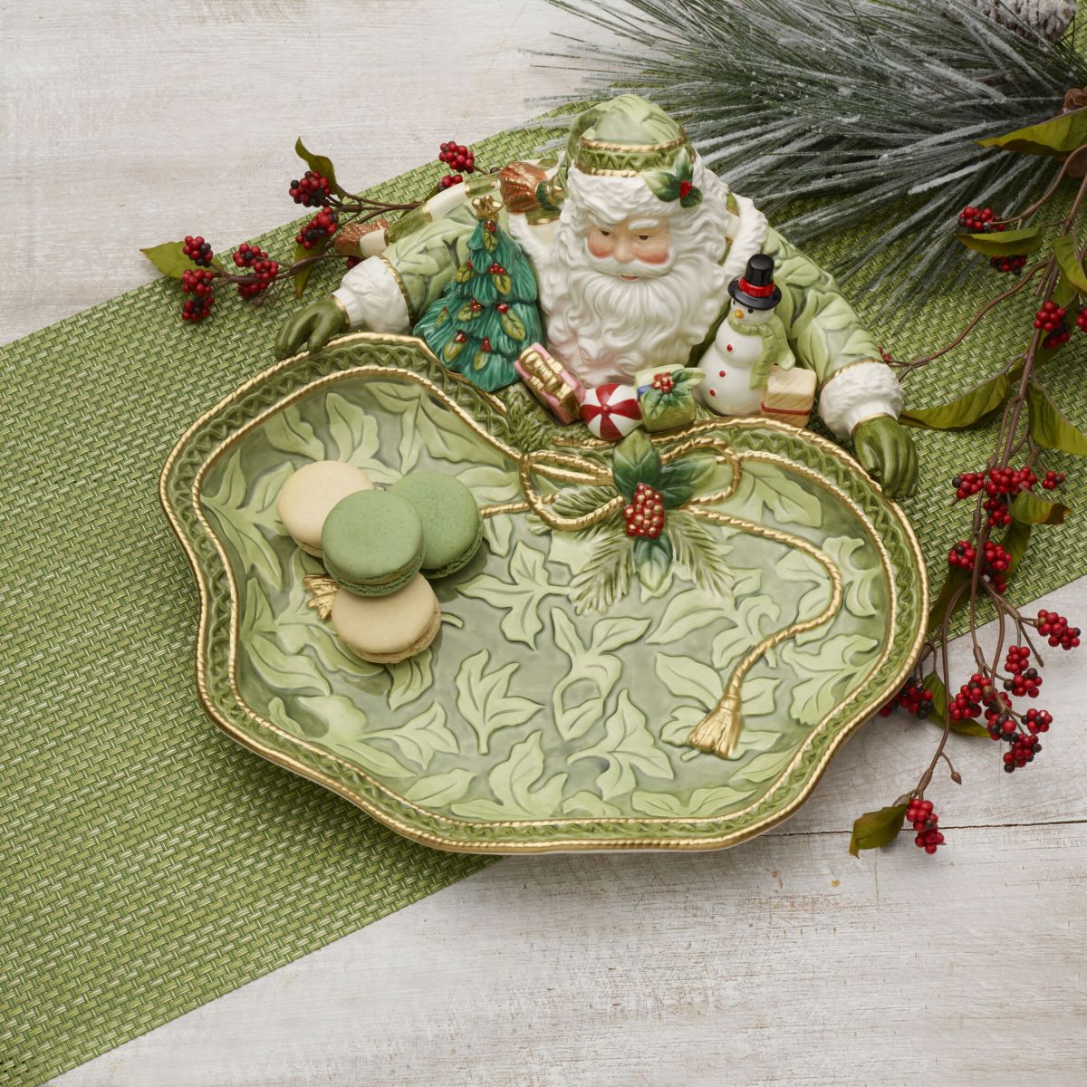Holiday Home Green Santa Server