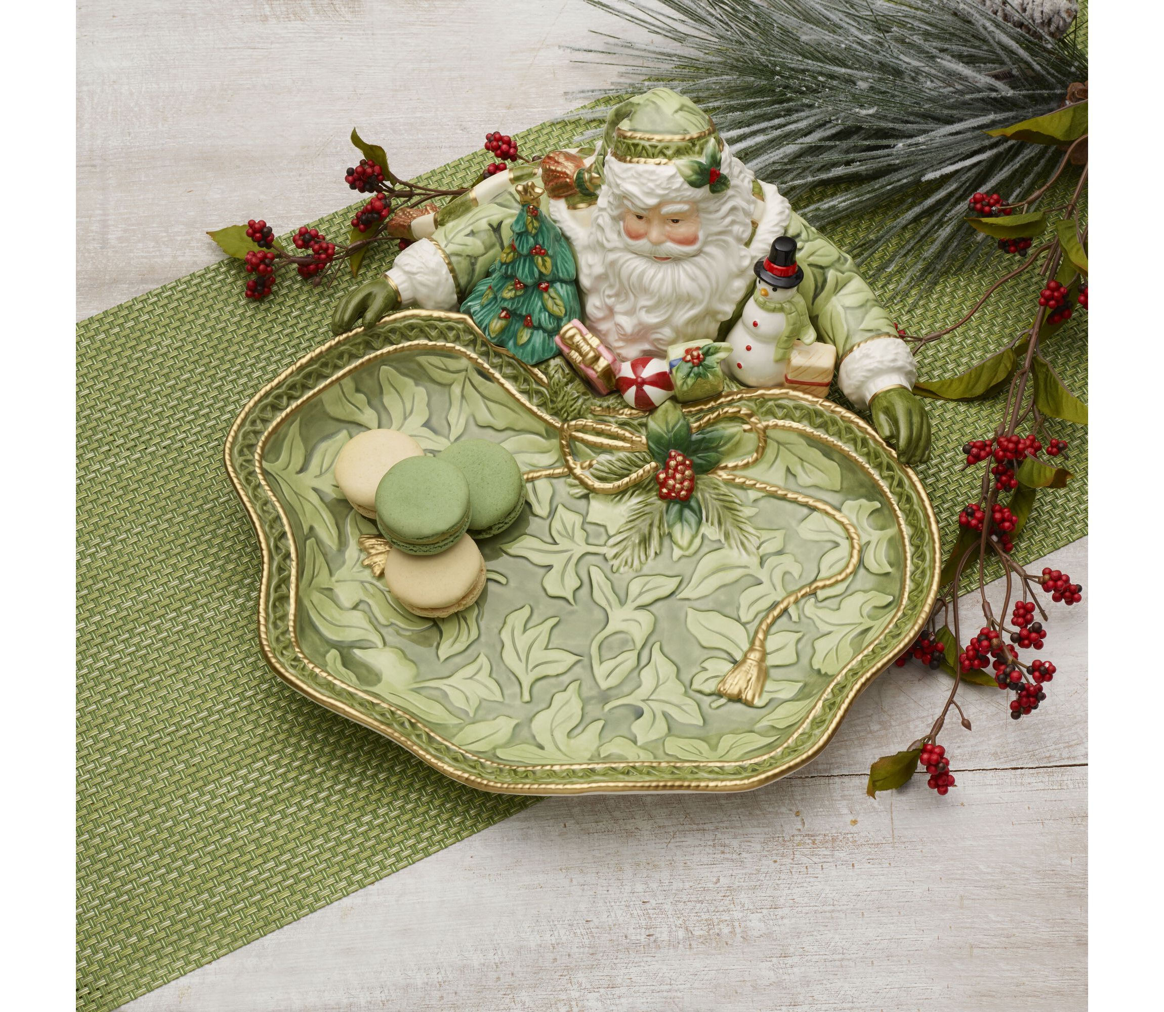 Holiday Home Green Santa Server