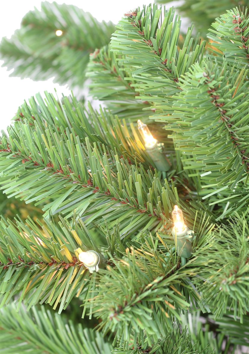 Pre Lit 7.5 Foot Vancouver Spruce Christmas Tree 