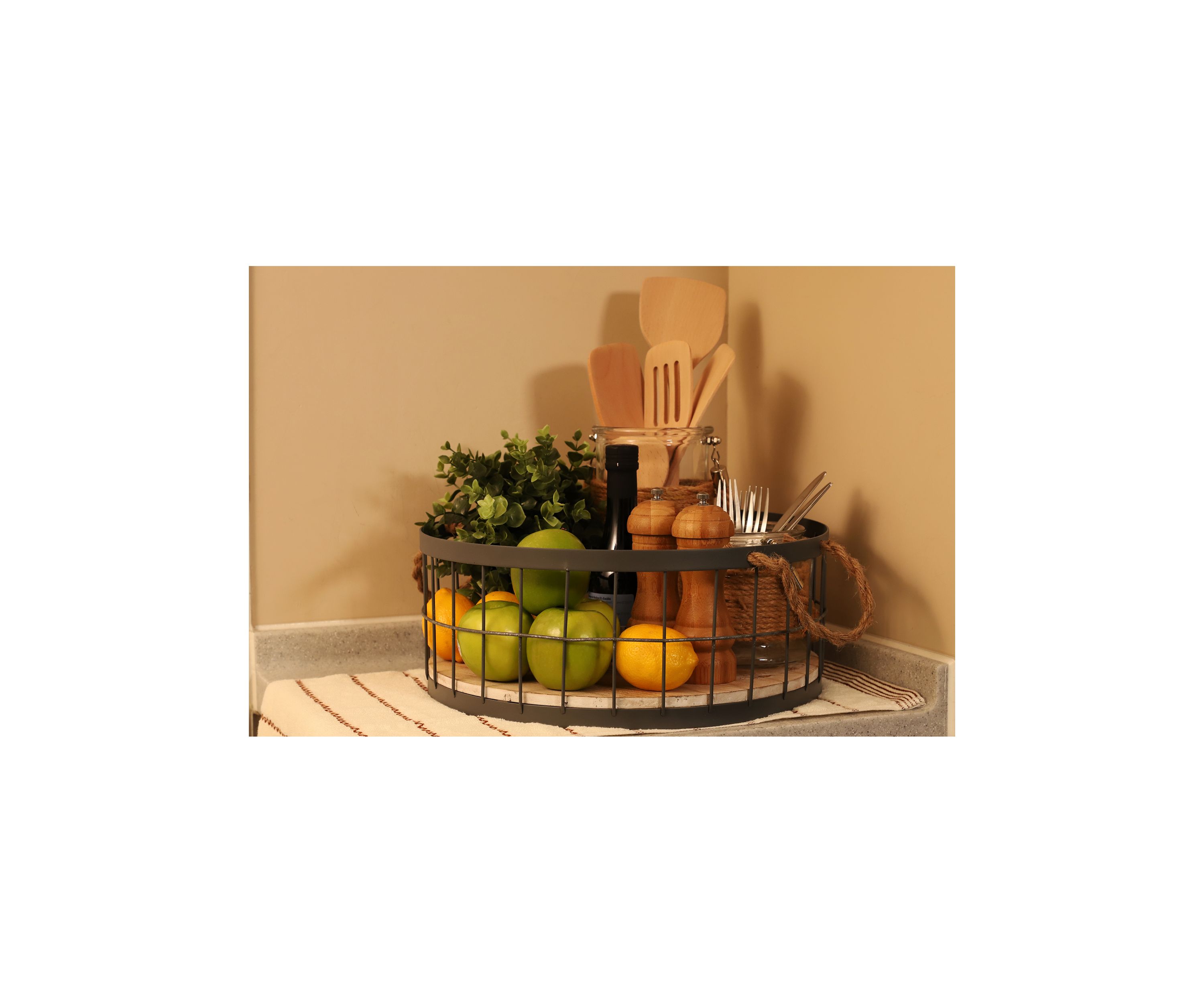 Set of 2 Wire Baskets with Wooden Base and Handles