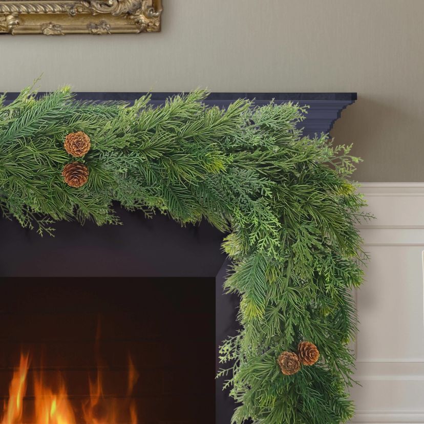 Puleo International 9 x 10" Artificial PE Christmas Garland