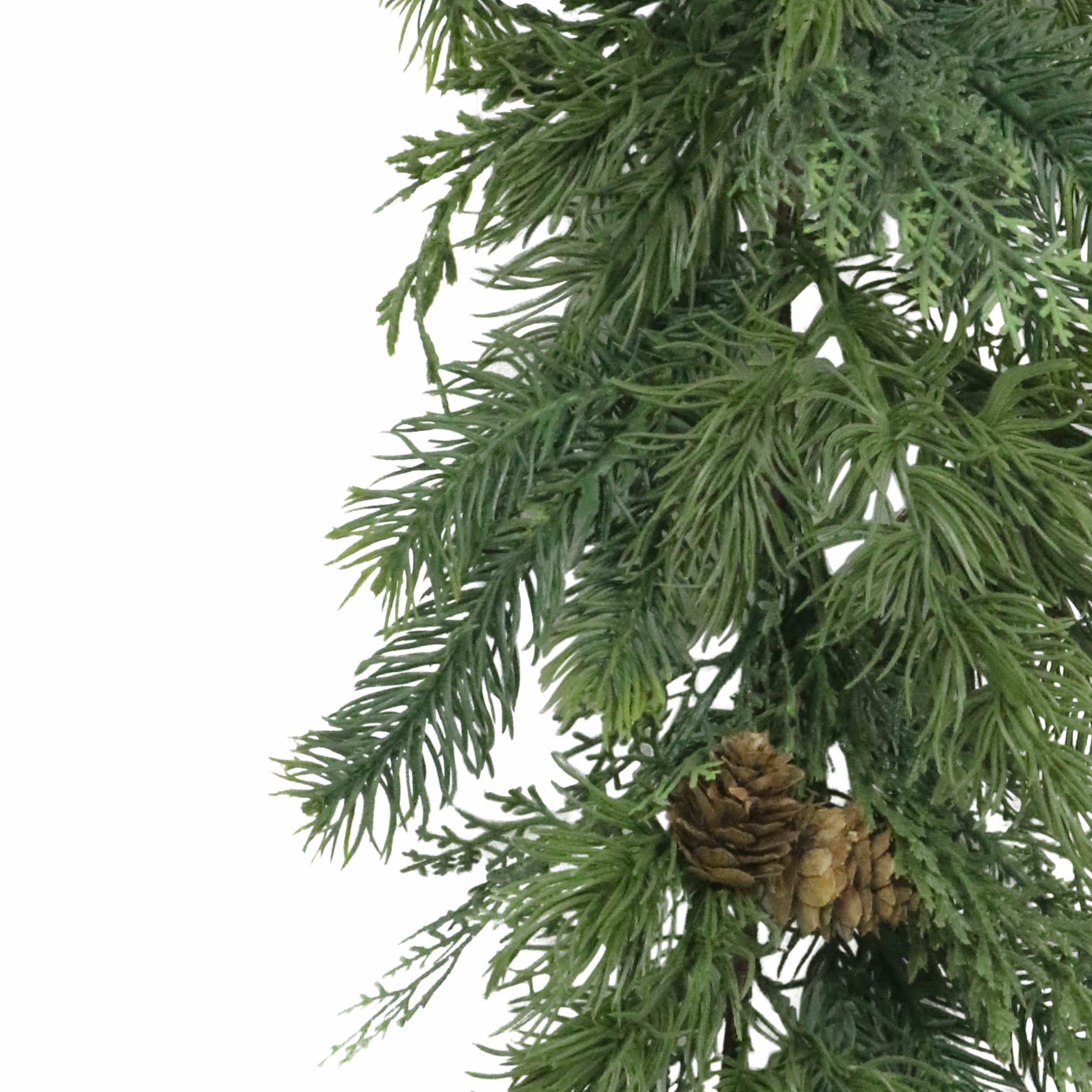 Puleo International 9 x 10" Artificial PE Christmas Garland