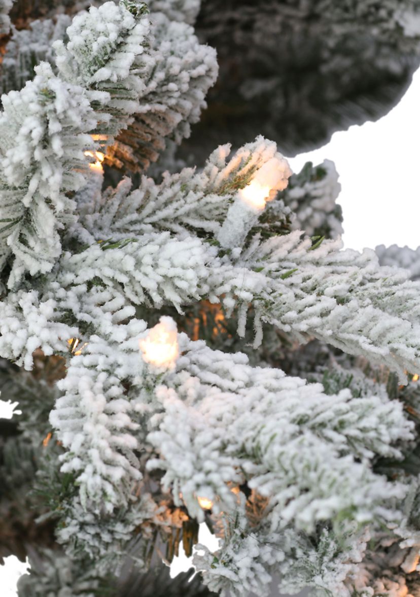 6.5 ft Pre-lit Flocked Utah Fir Artificial Christmas Tree with 350 UL Clear Lights Metal Stand Green