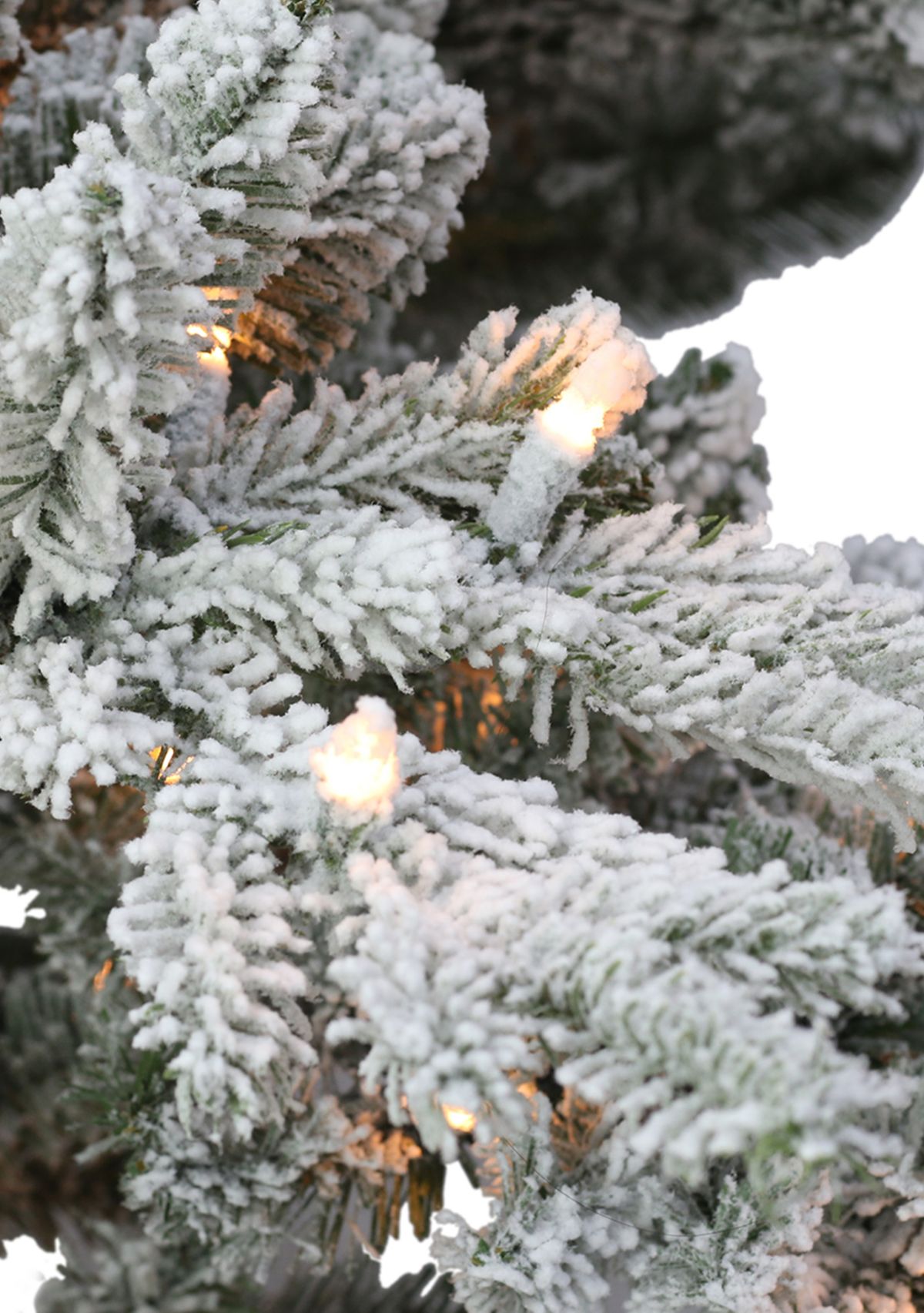 7.5 ft Pre-lit Slim Flocked Utah Fir Artificial Christmas Tree with 450 UL Clear Lights Metal Stand Green