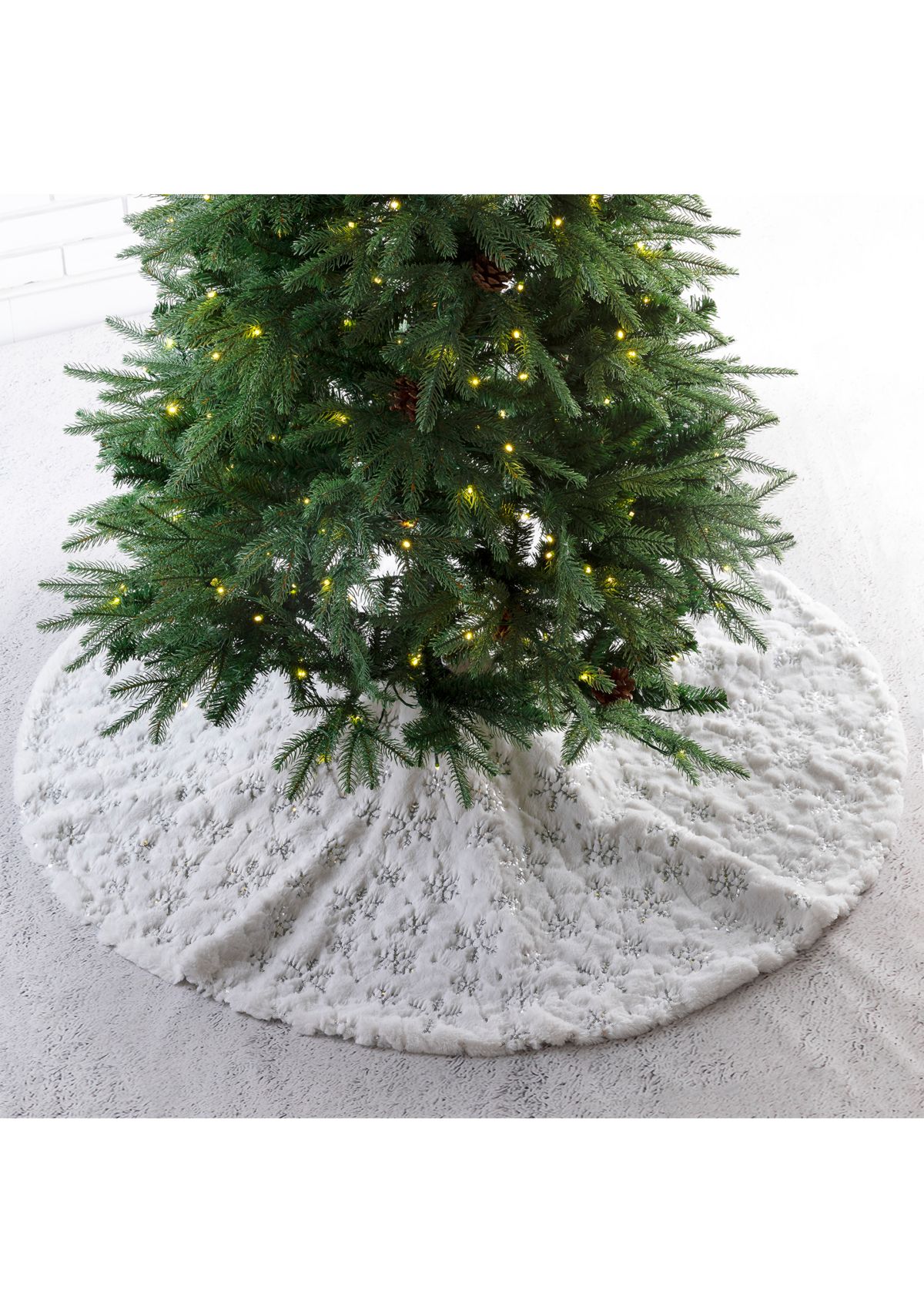 White Plush with Snowflake Christmas Tree Skirt