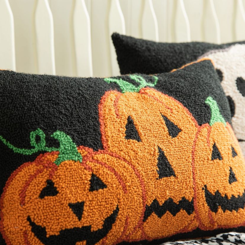 18"L Hooked Halloween  Pumpkins Pillow