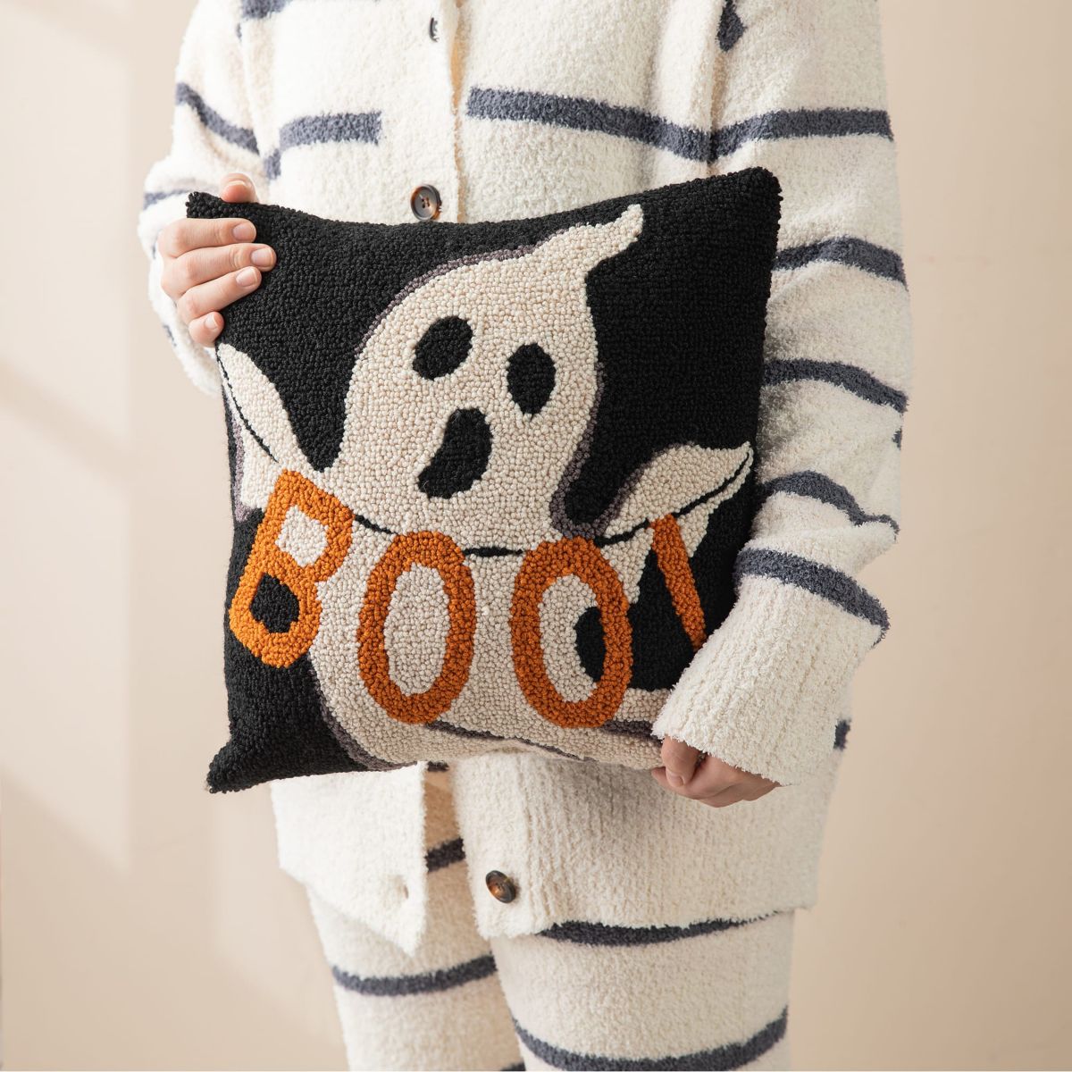 14"H Hooked Halloween Ghost "BOO" Pillow