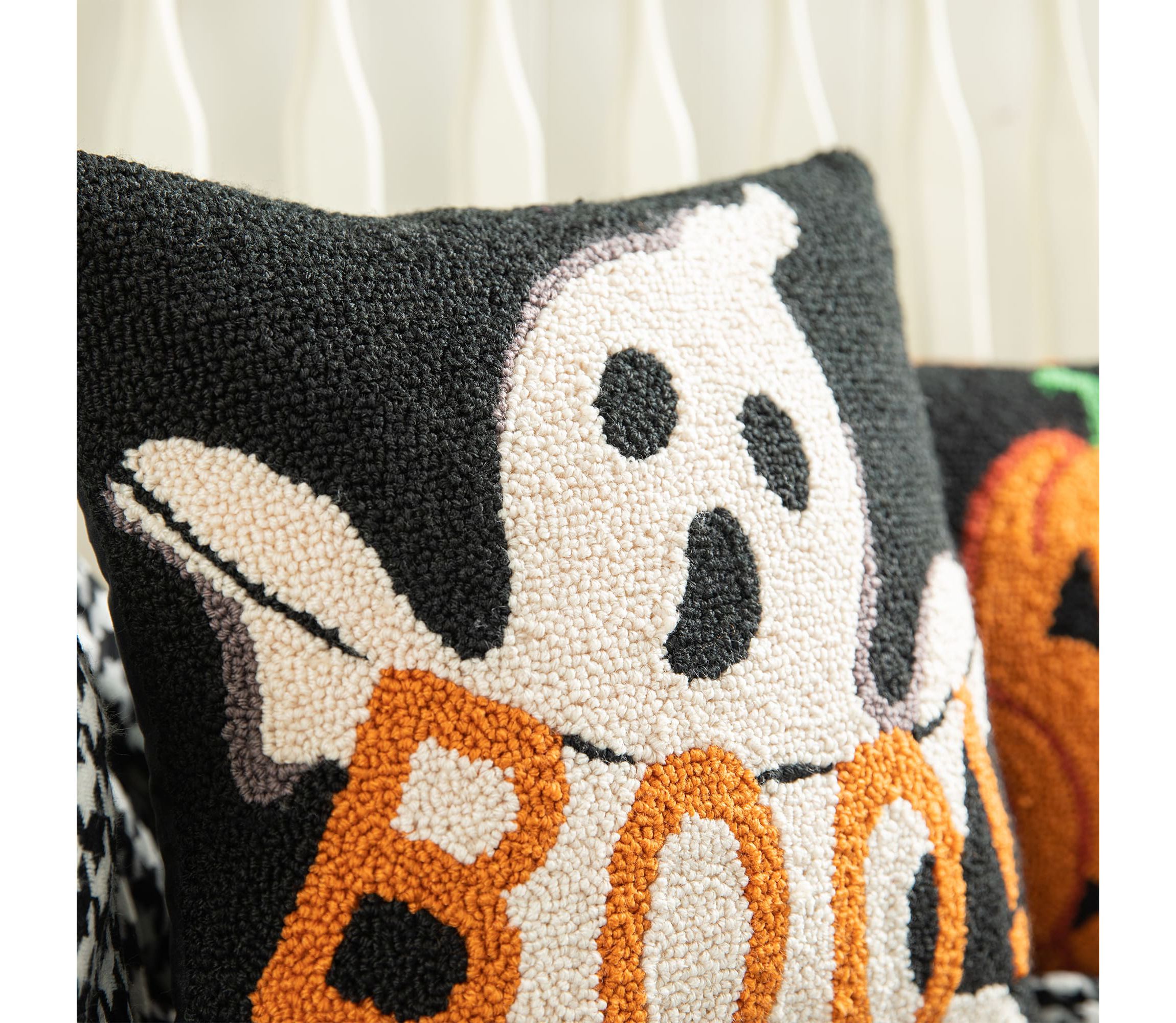 14"H Hooked Halloween Ghost "BOO" Pillow