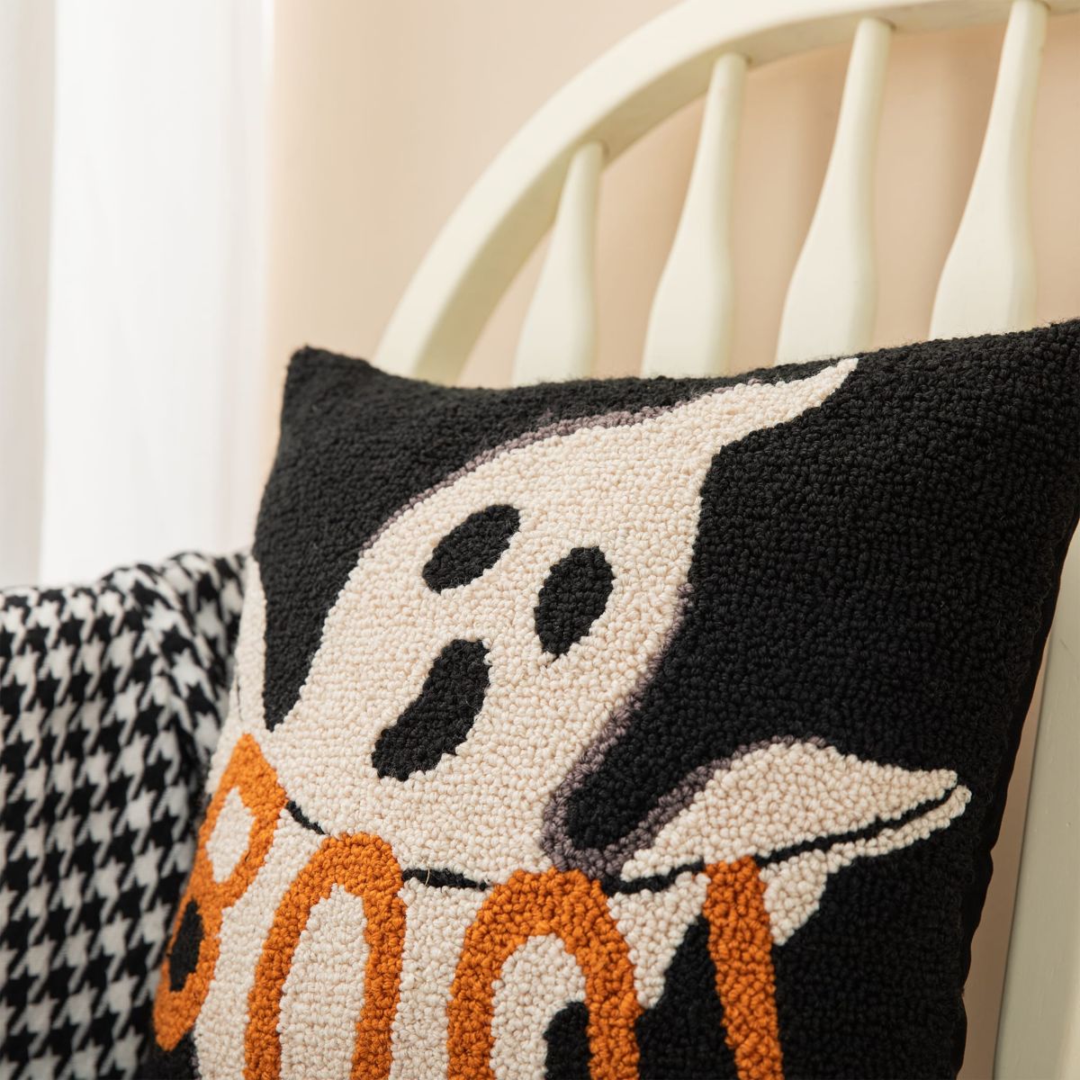 14"H Hooked Halloween Ghost "BOO" Pillow