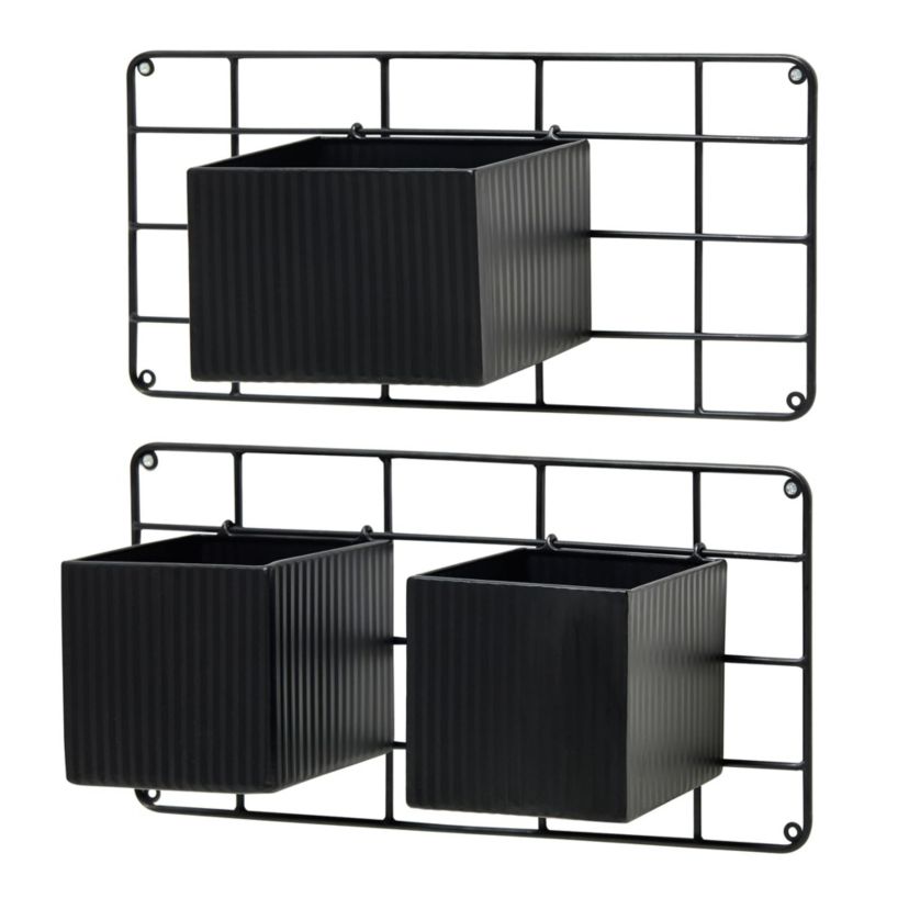 20L Black Metal Vertical Wall Planters, Planter Stands (KD)L: 8.00L * 6.00W *5.5HS: 6.00L * 6.00W *5.5HWeight capacity: 40LBSMetal Thickness：0.4mm   Pipe Thickness：6mm