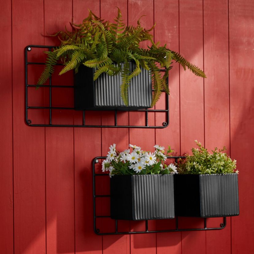 20L Black Metal Vertical Wall Planters, Planter Stands (KD)L: 8.00L * 6.00W *5.5HS: 6.00L * 6.00W *5.5HWeight capacity: 40LBSMetal Thickness：0.4mm   Pipe Thickness：6mm