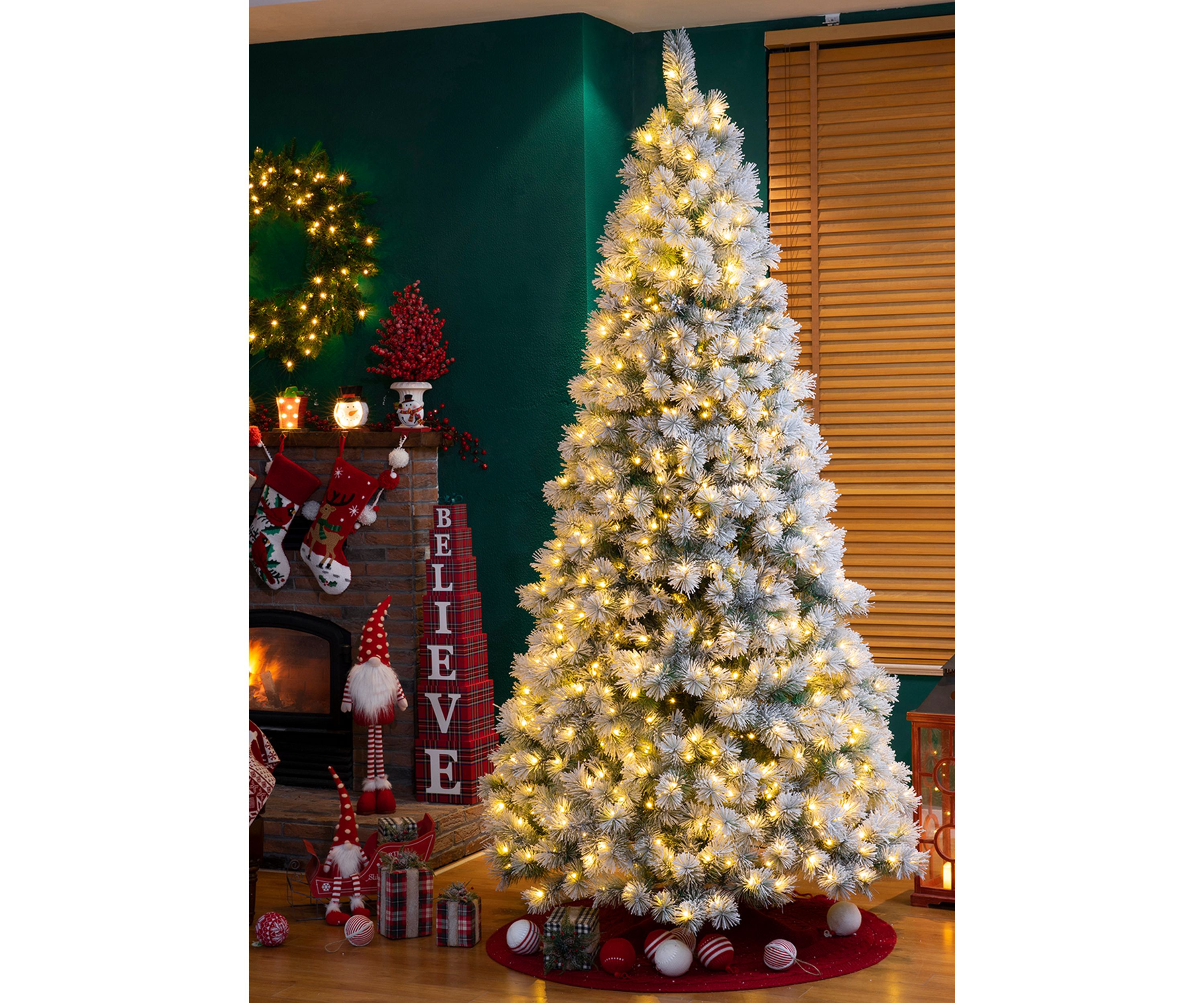 Pre-Lit Snow Flocked Artificial Pine Christmas Tree with 900 Warm White Lights