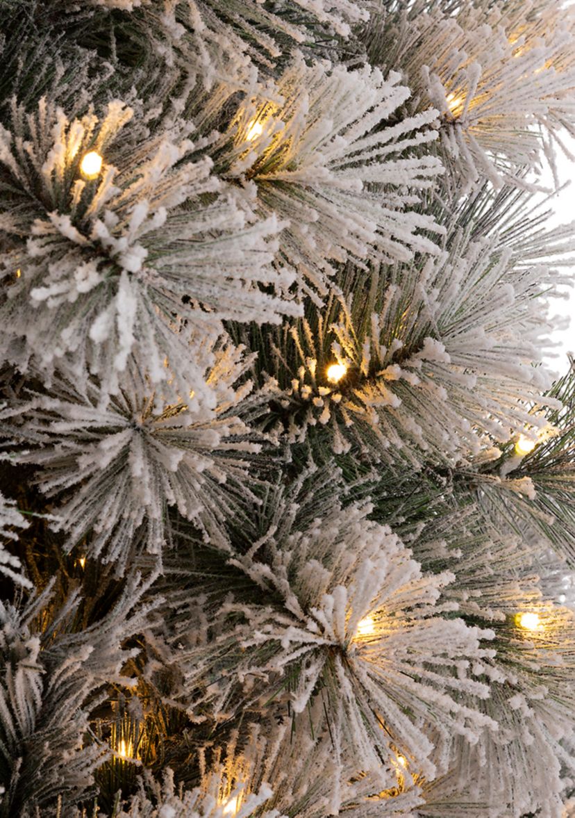 Pre-Lit Snow Flocked Artificial Pine Christmas Tree with 900 Warm White Lights