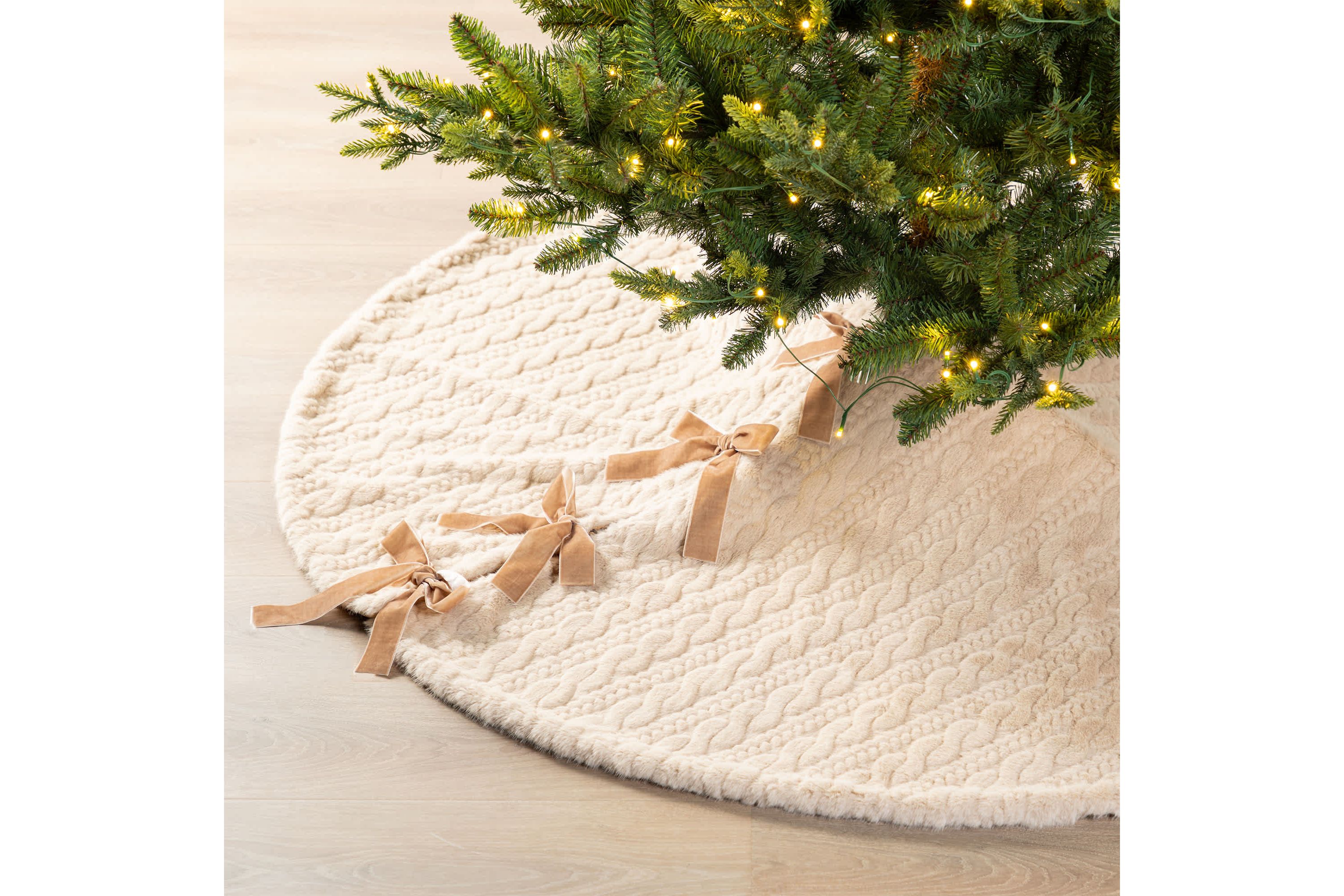 60"D Deluxe Reversible Milk Coffee Twisted Faux Marten Fur/Korean Fleece Christmas Tree Skirt