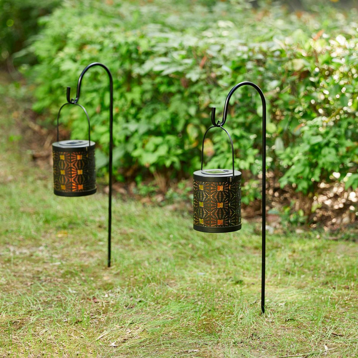 Set of 2 Metal Cutout Pattern Solar Powered Lantern with LED Light, Laser Plate and Stake Hook (KD)