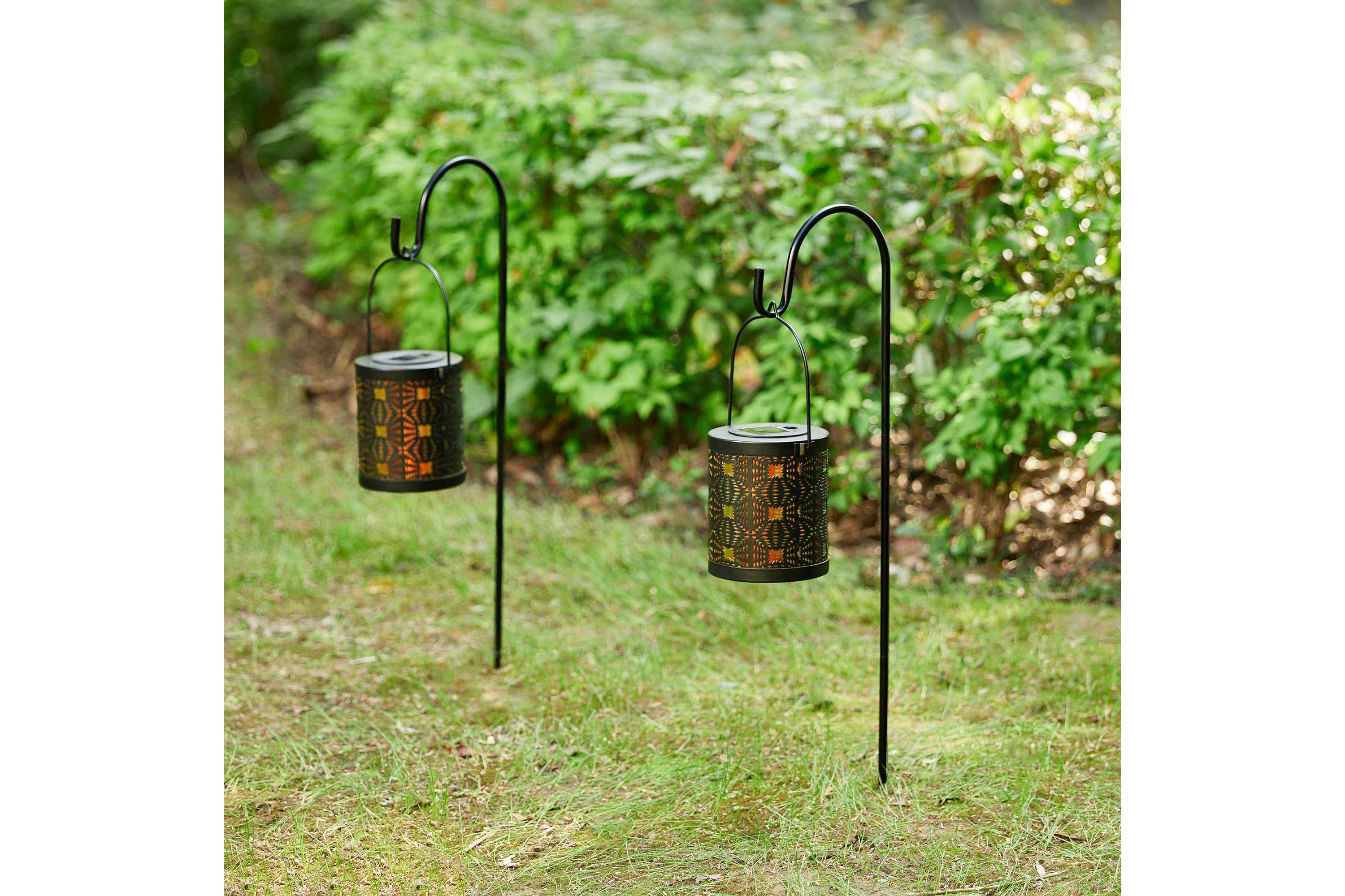 Set of 2 Metal Cutout Pattern Solar Powered Lantern with LED Light, Laser Plate and Stake Hook (KD)