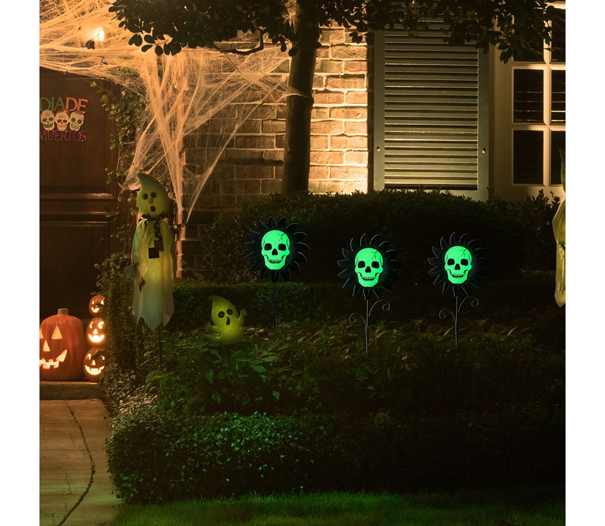24"H Set of 3 Halloween Metal Sunflower Skulls Glow-in-Dark Yard Stake  (KD)