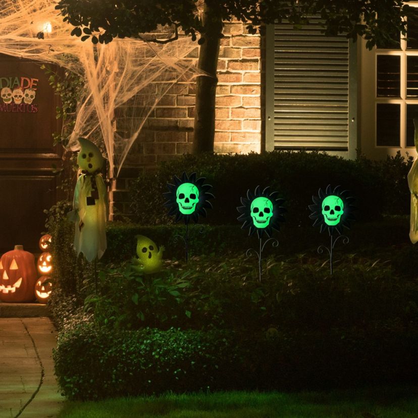 24"H Set of 3 Halloween Metal Sunflower Skulls Glow-in-Dark Yard Stake  (KD)