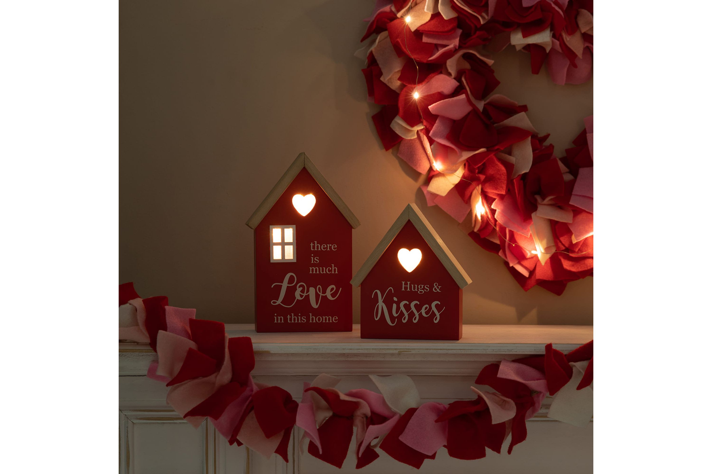 Set of 2 Lighted Valentine‘s Wooden House-shaped Table Decor