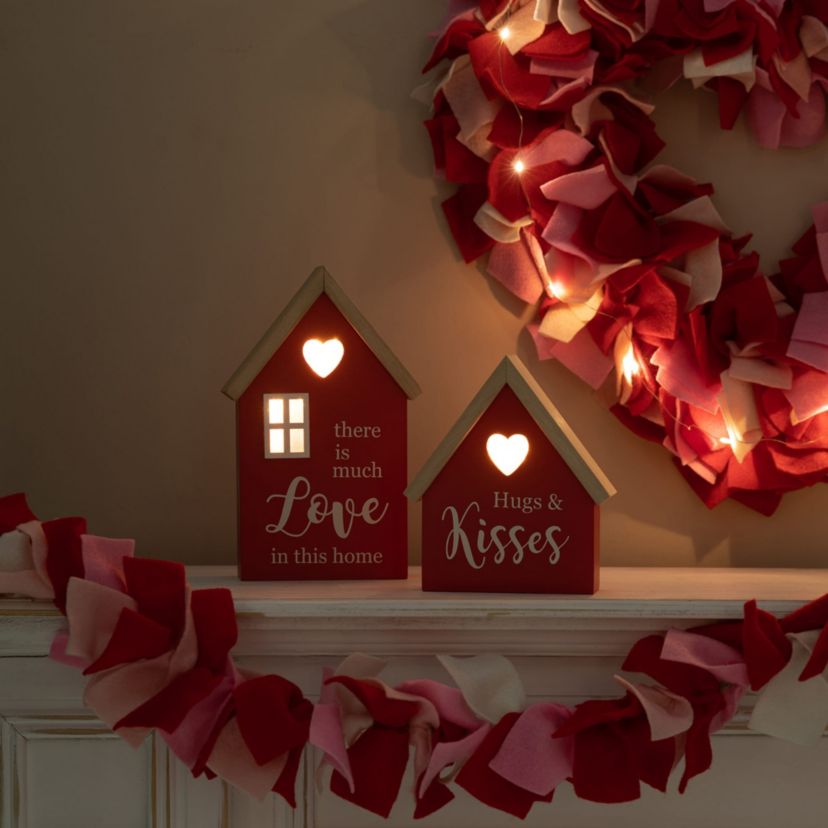 Set of 2 Lighted Valentine‘s Wooden House-shaped Table Decor