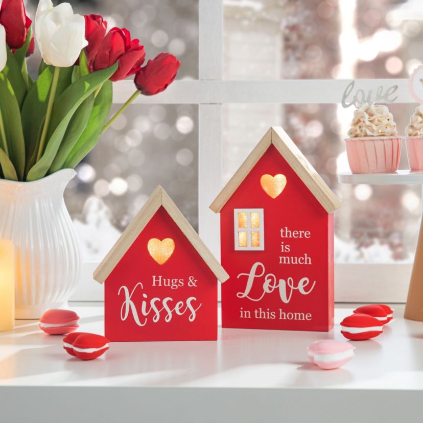 Set of 2 Lighted Valentine‘s Wooden House-shaped Table Decor