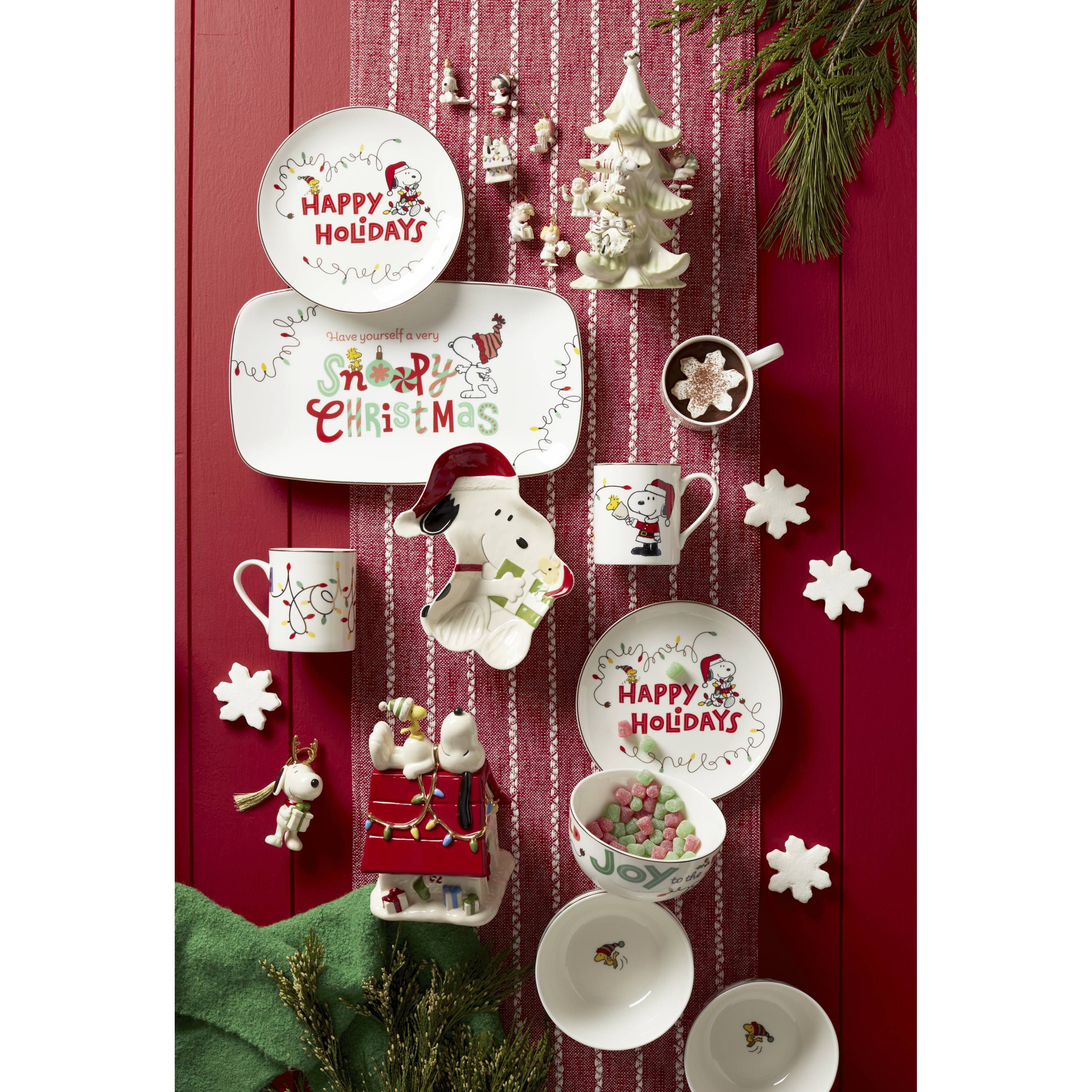 Snoopy Christmas 12-Piece Dessert Set