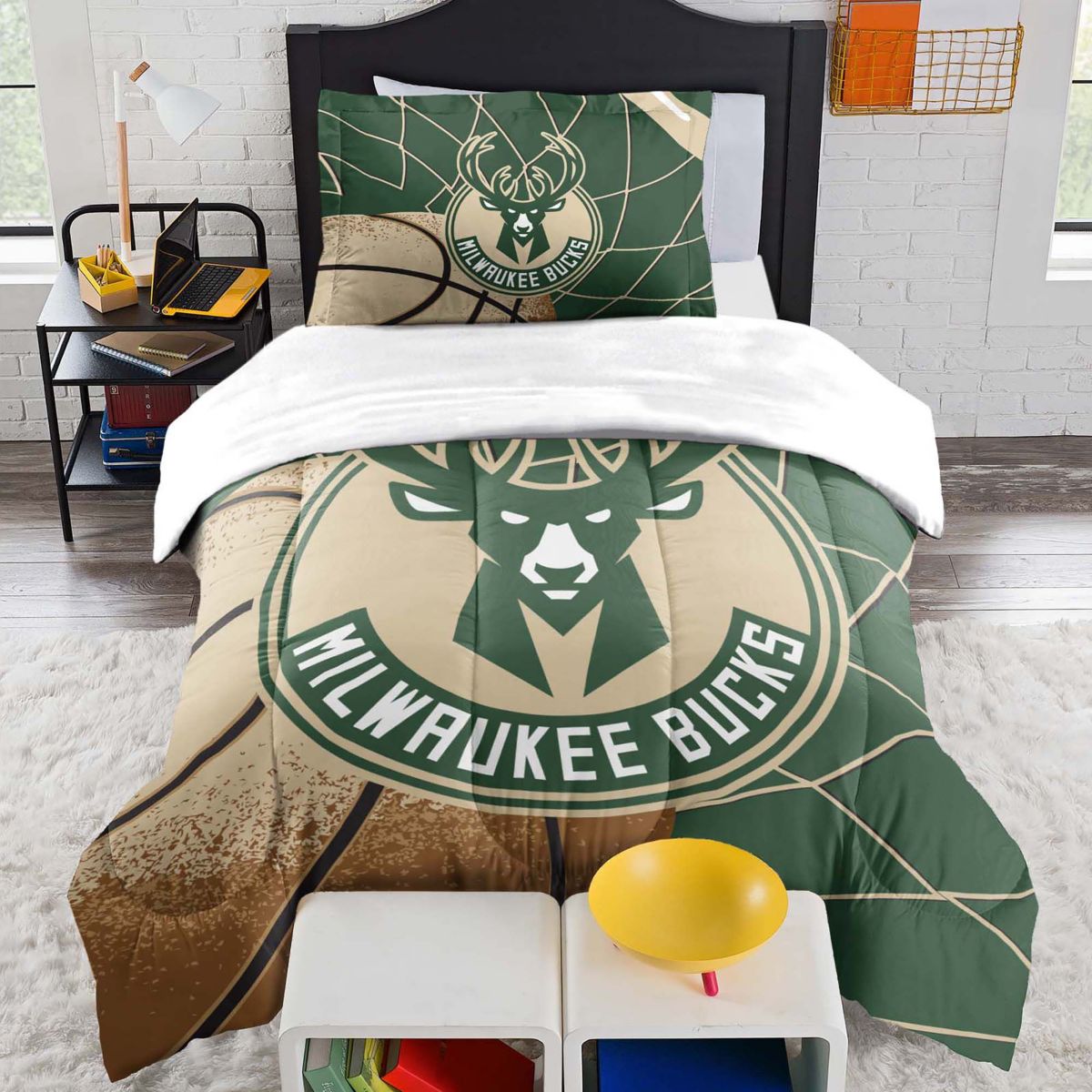 NBA Milwaukee Bucks Officially Licenced Comforter & Sham set