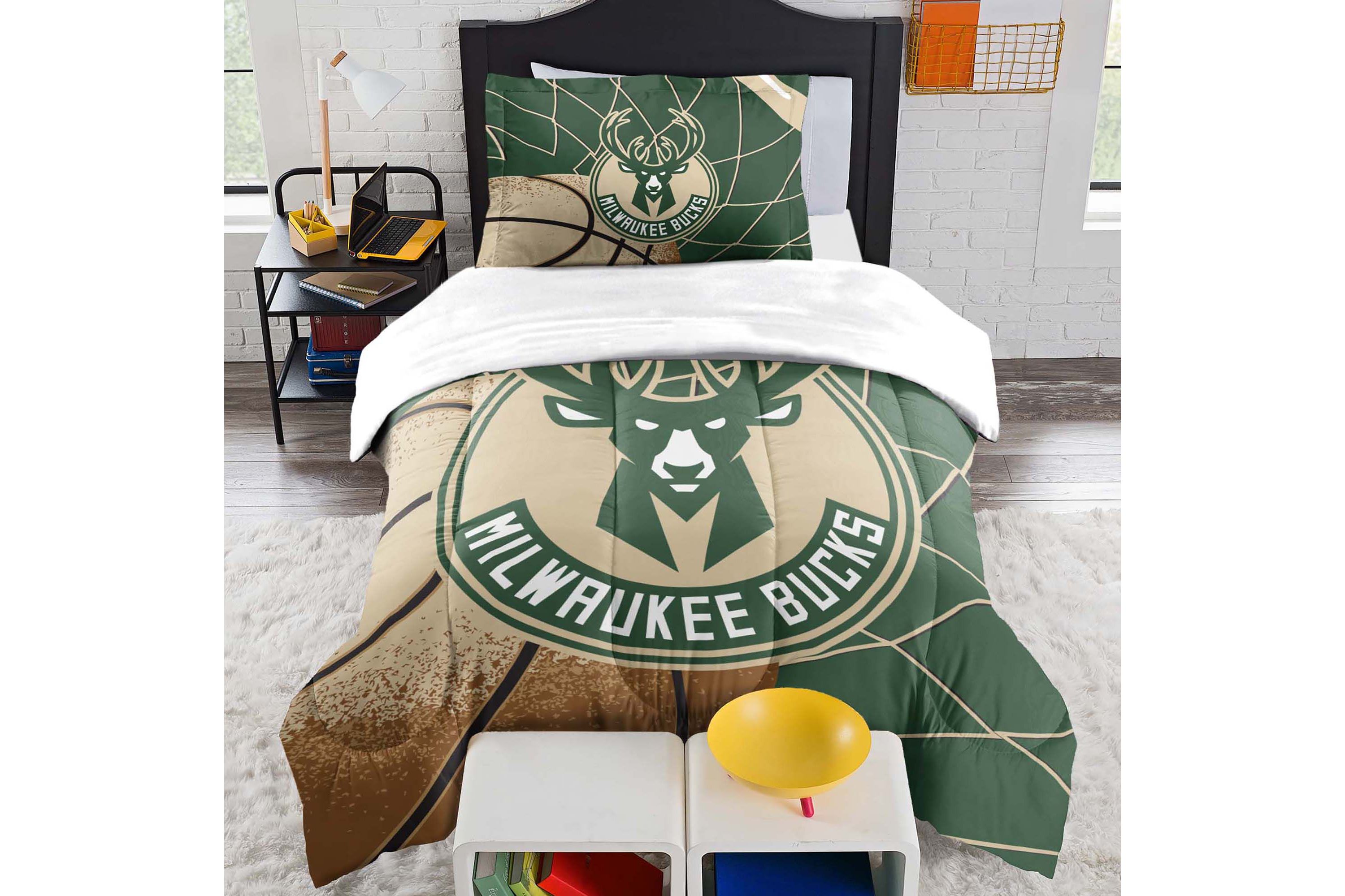 NBA Milwaukee Bucks Officially Licenced Comforter & Sham set
