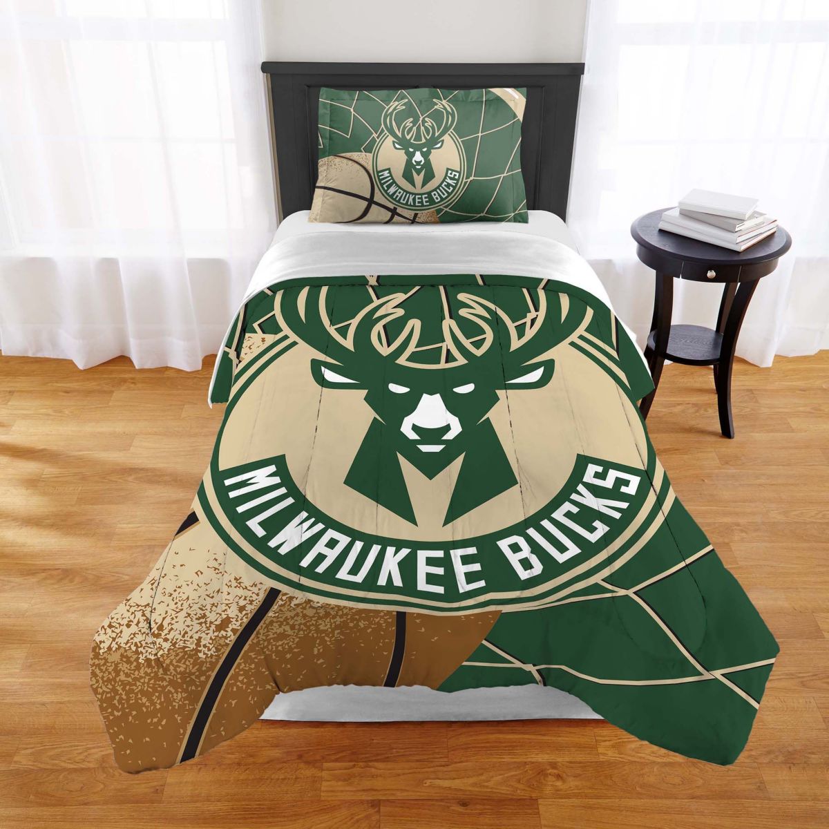 NBA Milwaukee Bucks Officially Licenced Comforter & Sham set