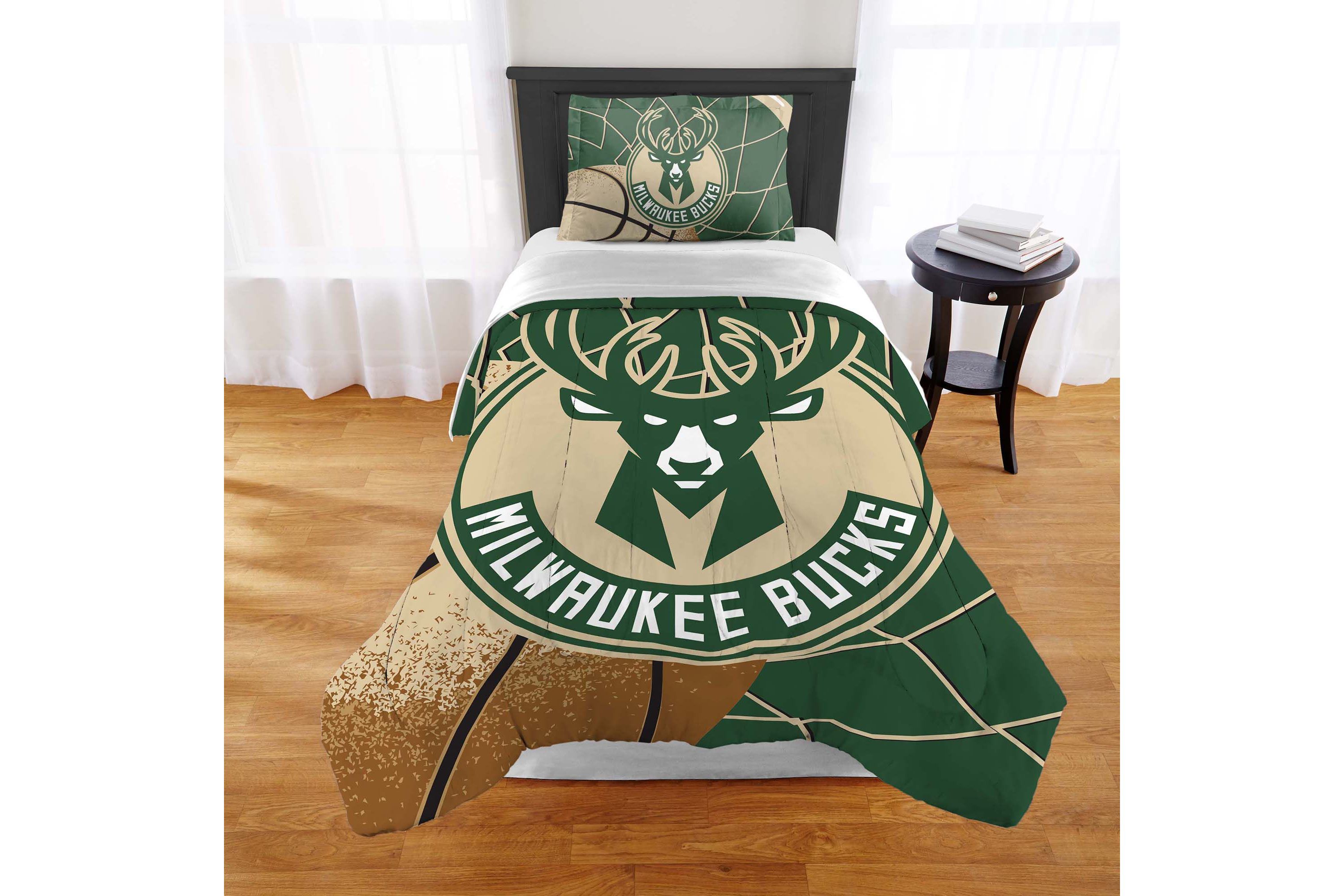 NBA Milwaukee Bucks Officially Licenced Comforter & Sham set