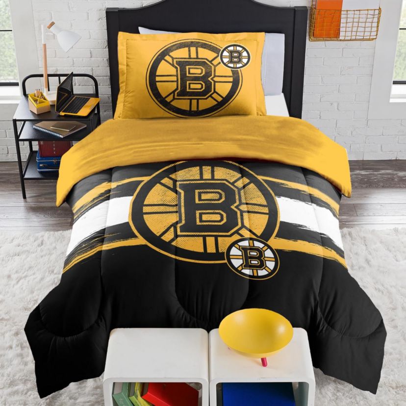 NHL Boston Bruins Officially Licenced Comforter & Sham set