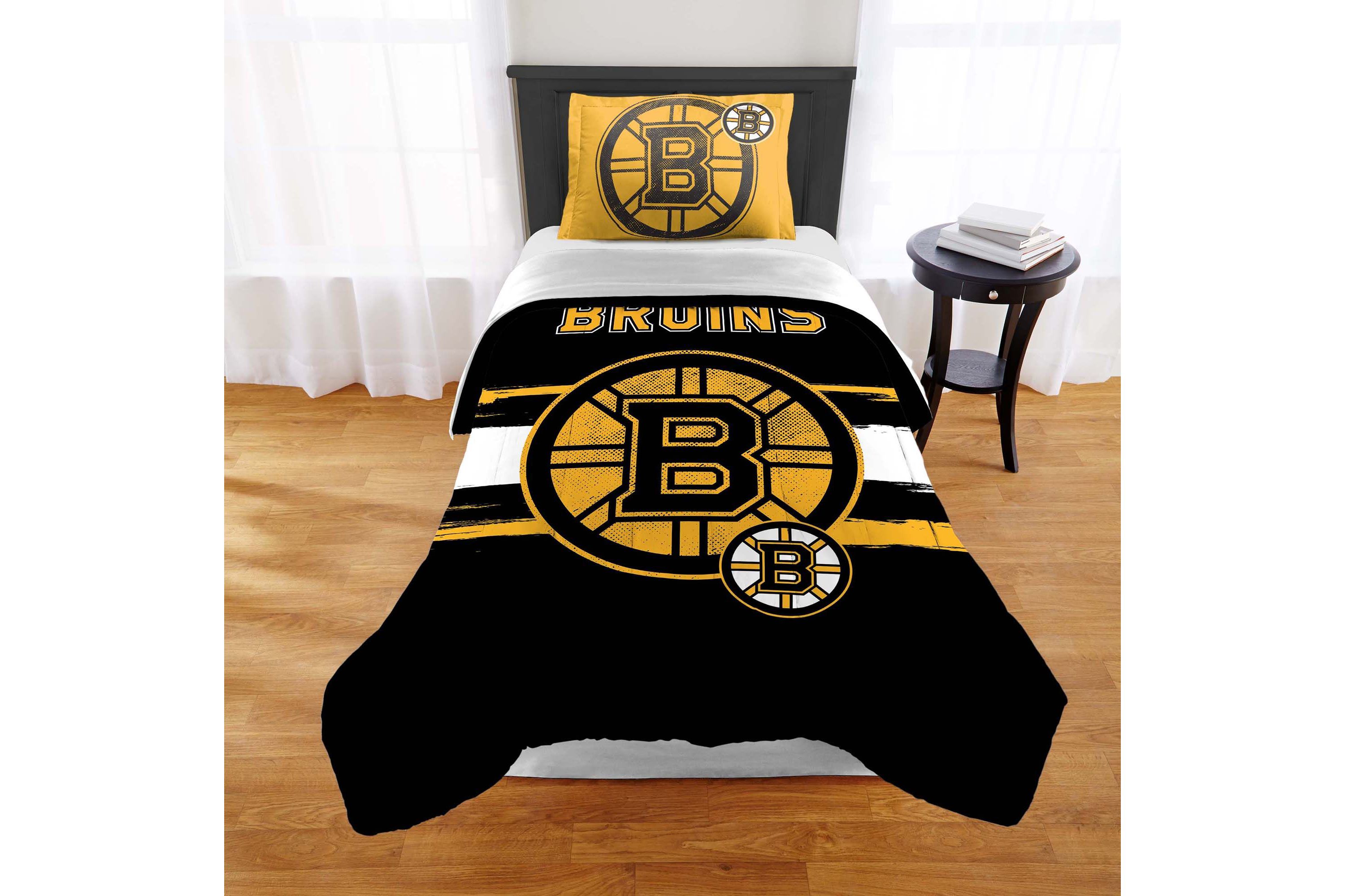 NHL Boston Bruins Officially Licenced Comforter & Sham set