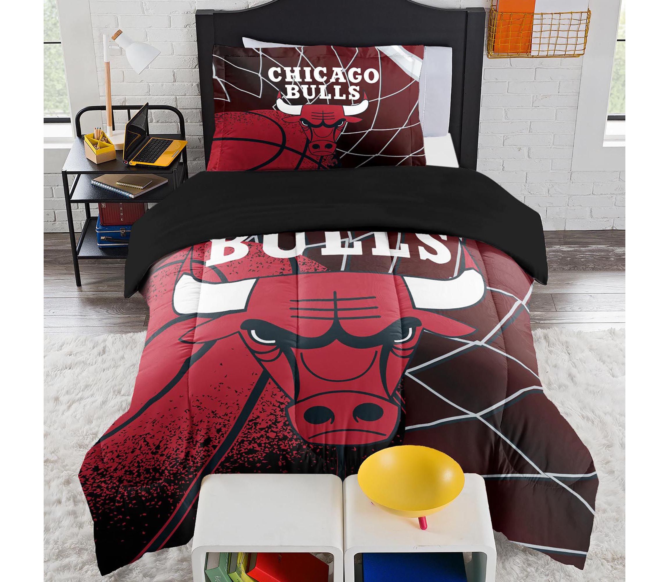 NBA Chicago Bulls Officially Licenced Comforter & Sham set