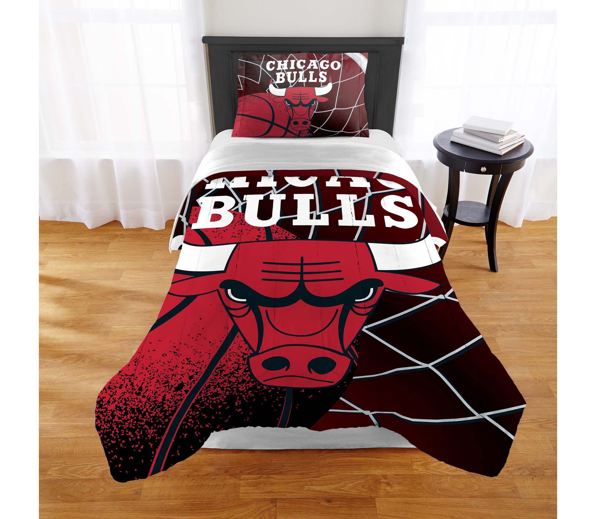 NBA Chicago Bulls Officially Licenced Comforter & Sham set