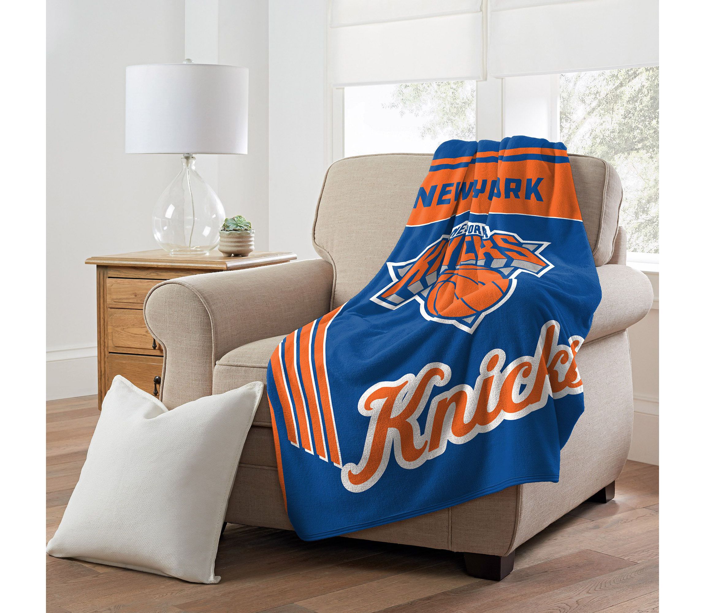 NBA Officially Licensed New York Knicks 46" x 60" Microfiber Throw Blanket