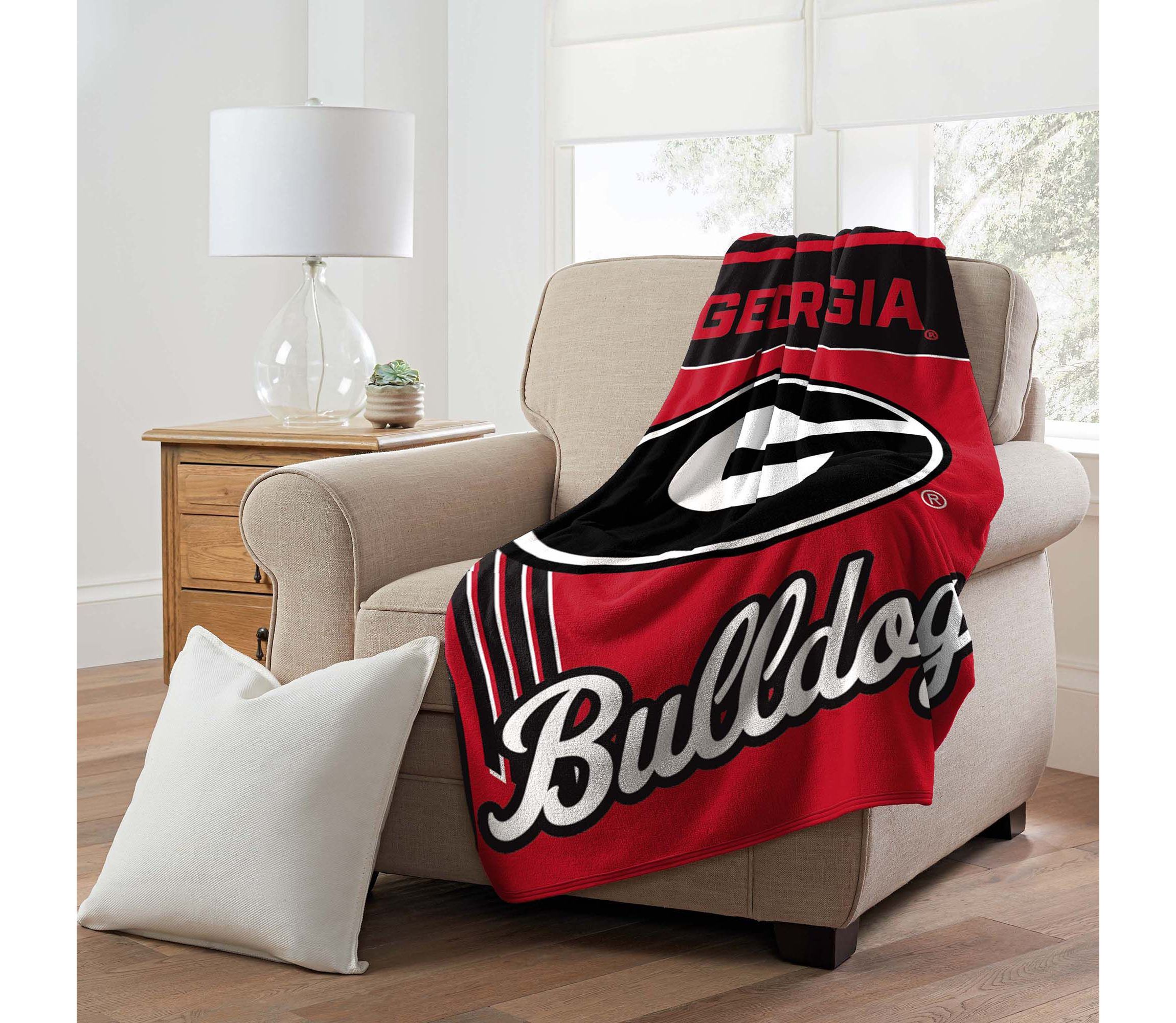 NCAA Officially Licenced Georgia Bulldogs 46" x 60" Microfiber Throw Blanket