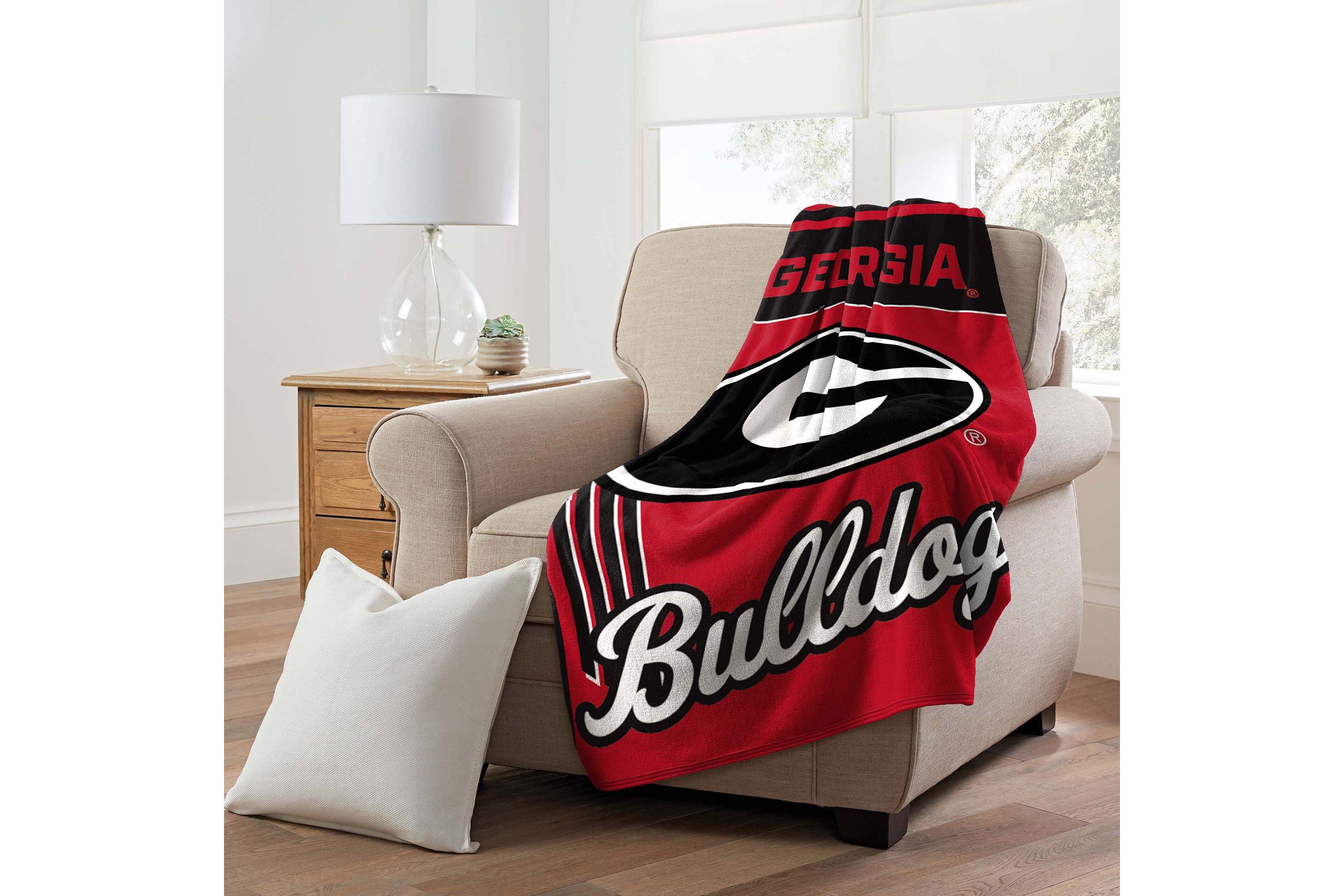 NCAA Officially Licenced Georgia Bulldogs 46" x 60" Microfiber Throw Blanket