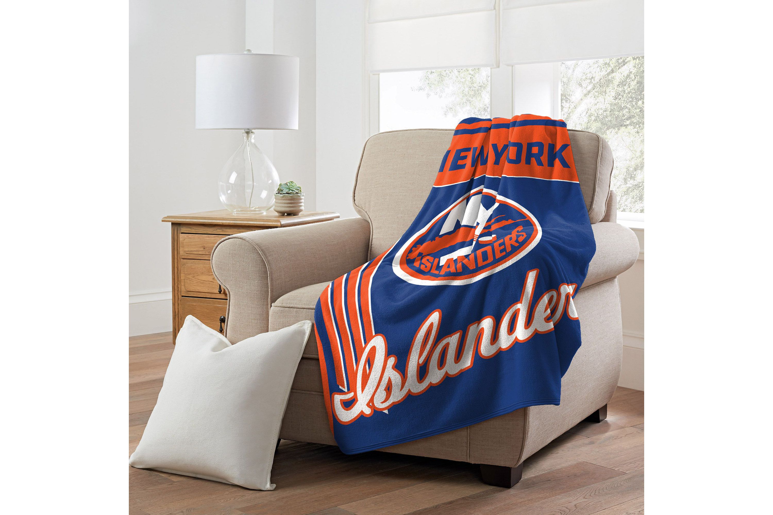 NHL Officially Licensed New York Islanders 46" x 60" Microfiber Throw Blanket