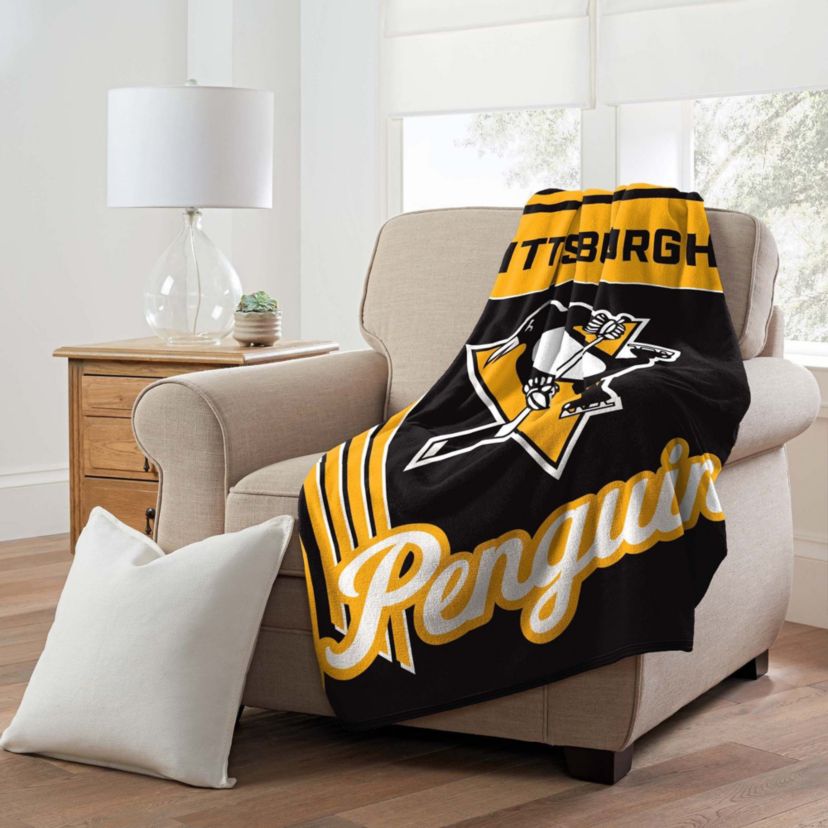 NHL Officially Licenced Pittsburgh Penguins 46" x 60" Microfiber Throw Blanket